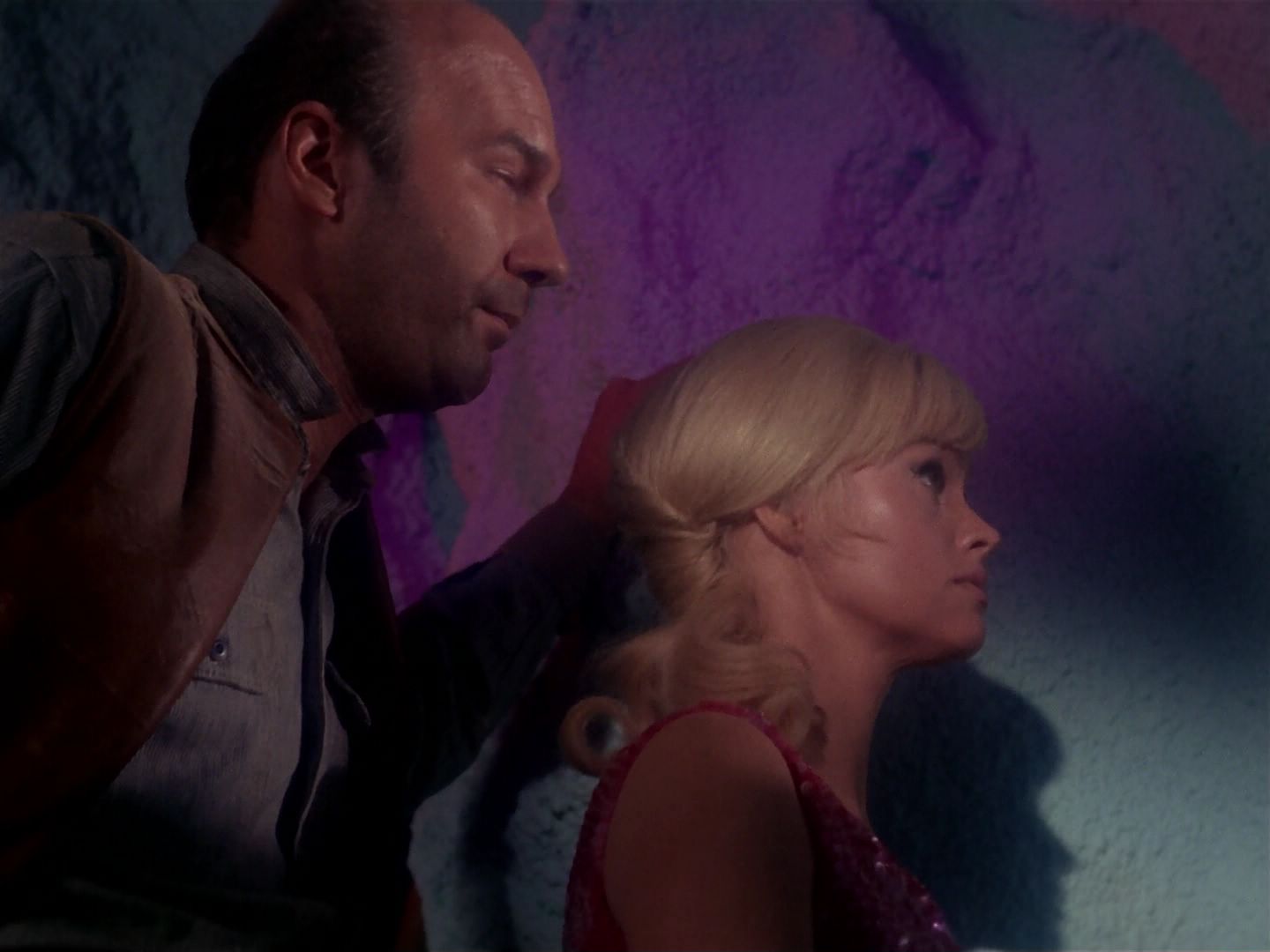 ariane179254_StarTrek_1x06_MuddsWomen_2535.jpg