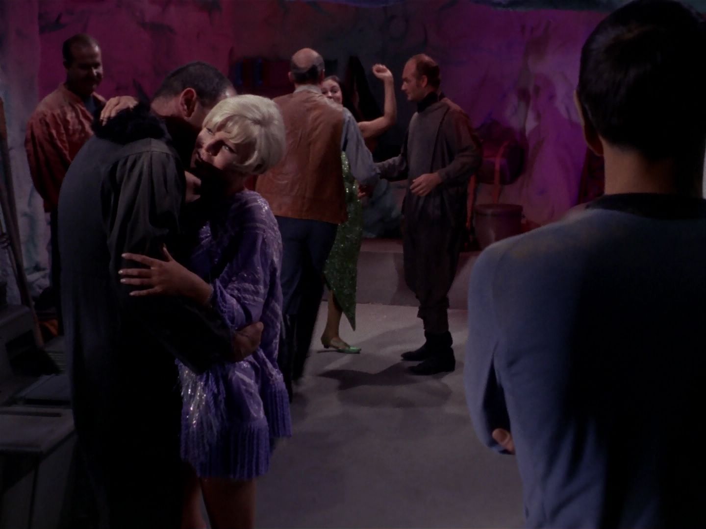 ariane179254_StarTrek_1x06_MuddsWomen_2594.jpg