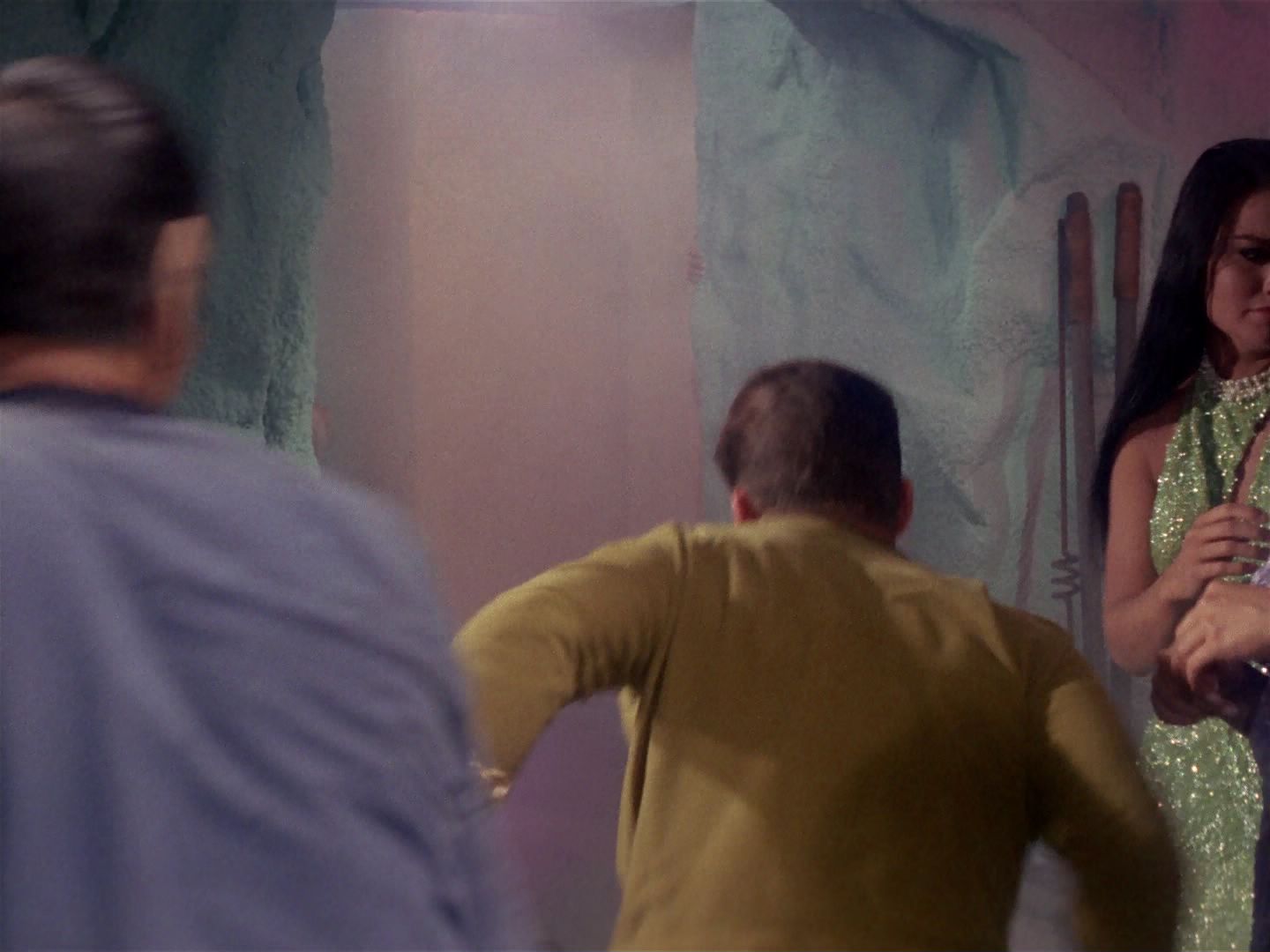 ariane179254_StarTrek_1x06_MuddsWomen_2635.jpg