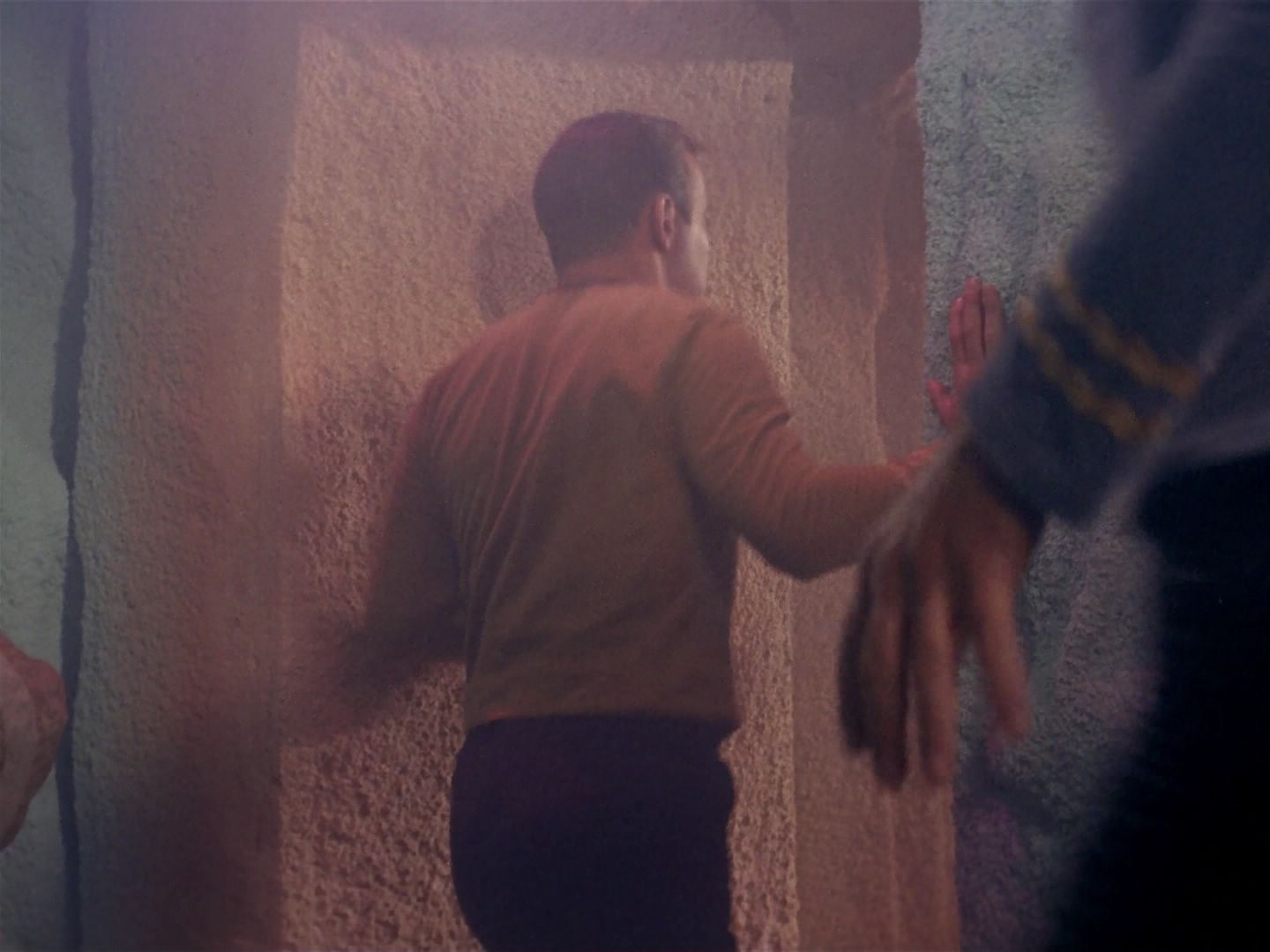 ariane179254_StarTrek_1x06_MuddsWomen_2637.jpg