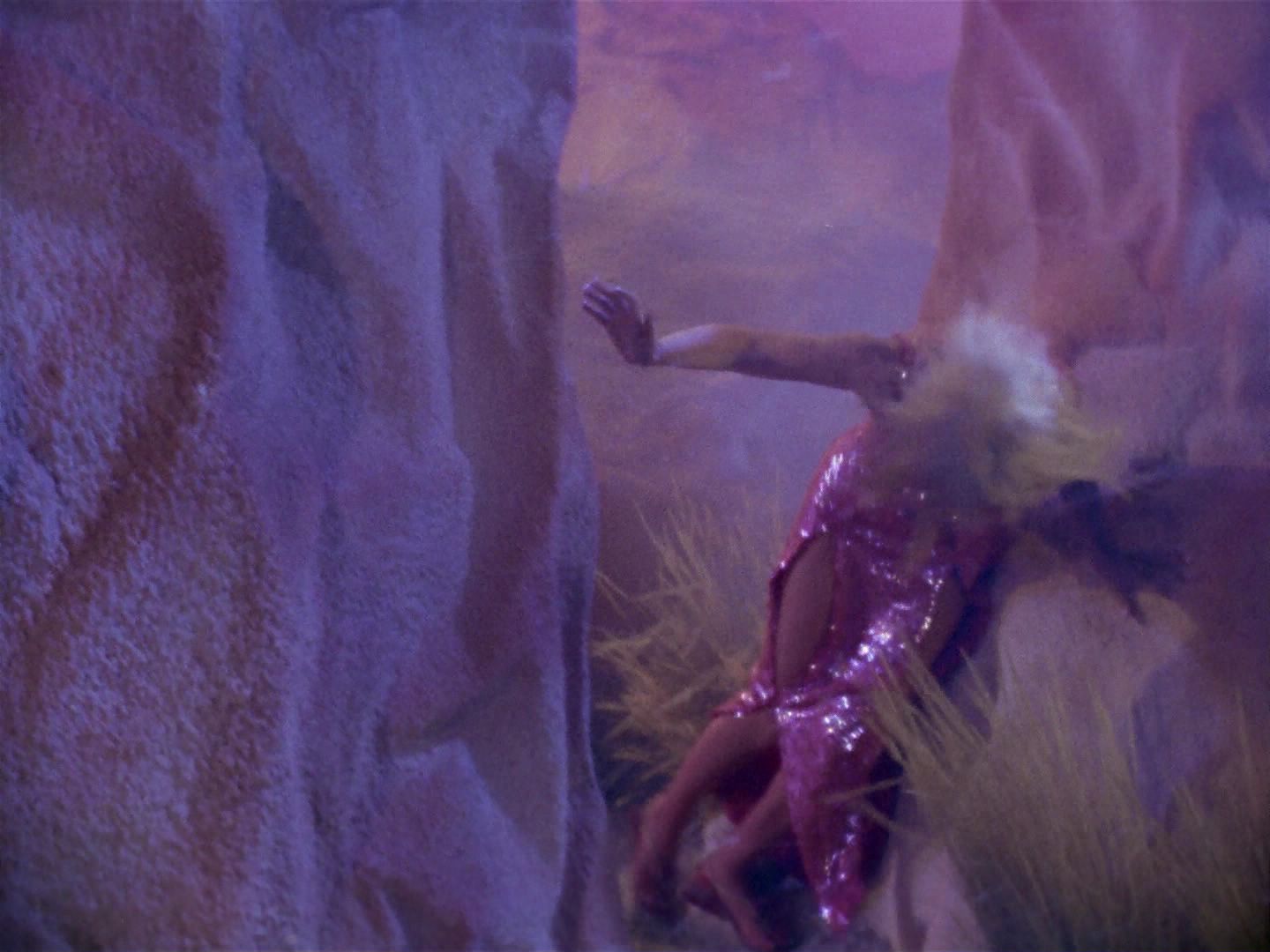ariane179254_StarTrek_1x06_MuddsWomen_2659.jpg