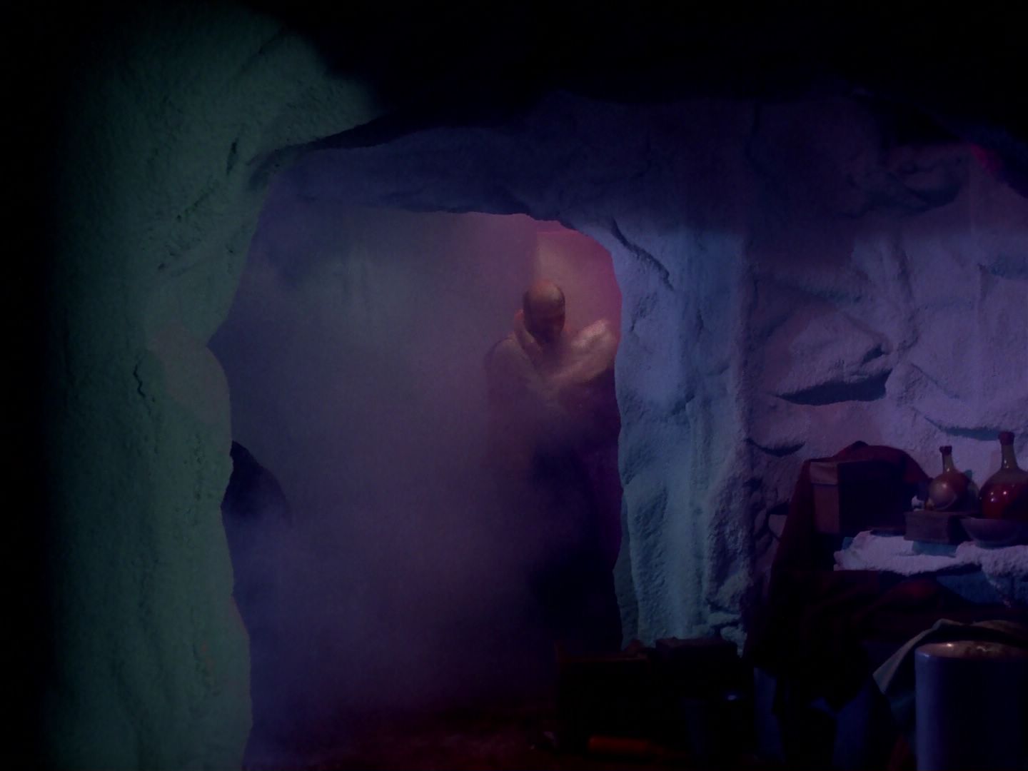 ariane179254_StarTrek_1x06_MuddsWomen_2821.jpg
