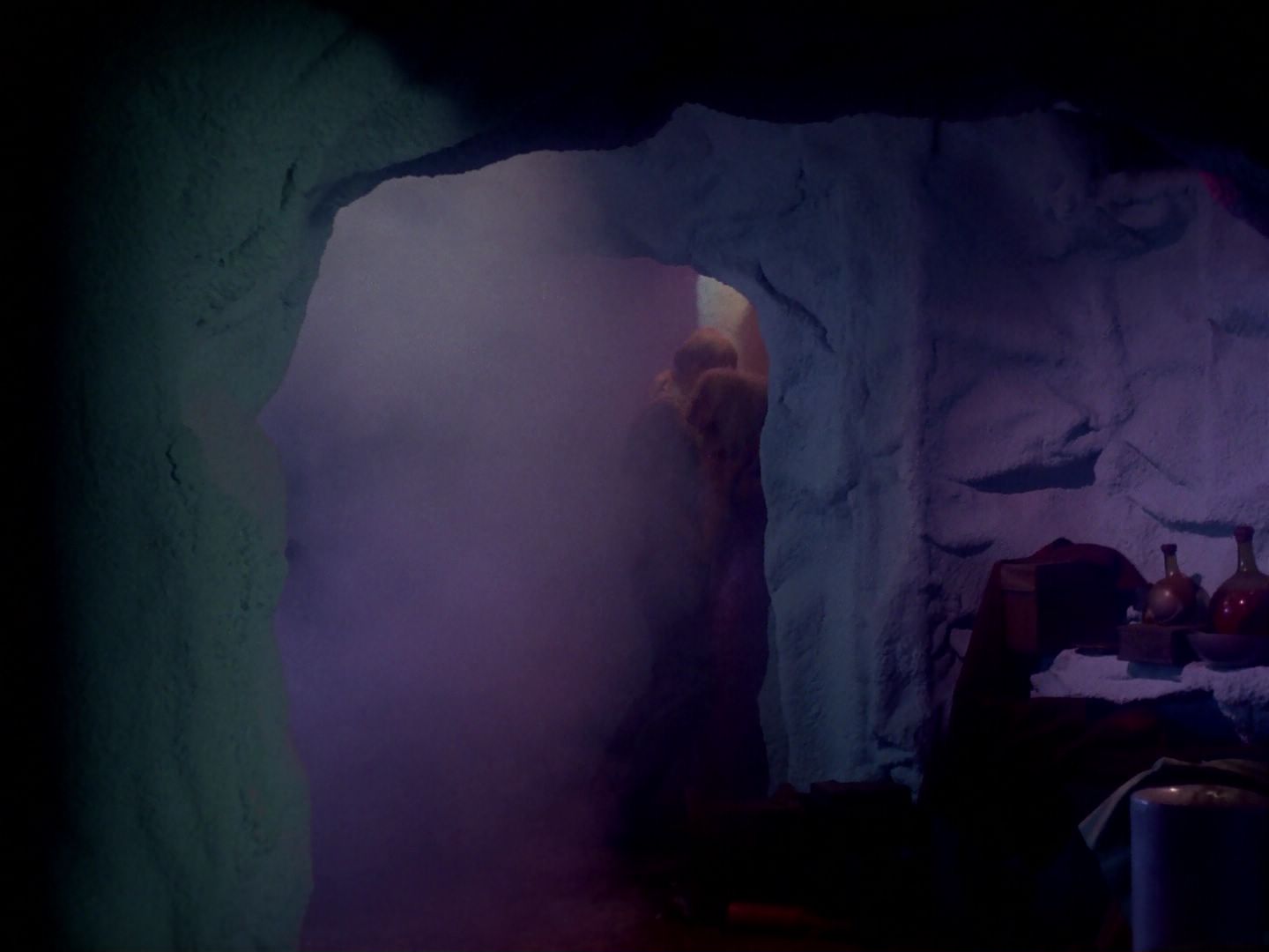ariane179254_StarTrek_1x06_MuddsWomen_2824.jpg