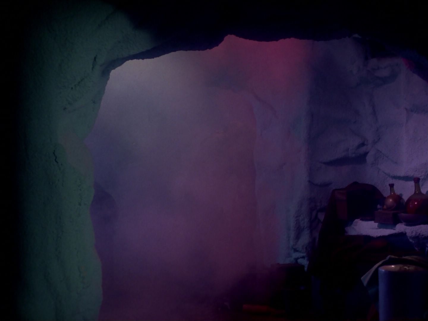 ariane179254_StarTrek_1x06_MuddsWomen_2827.jpg