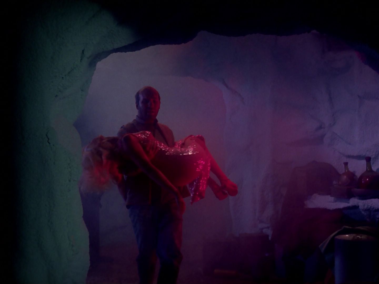 ariane179254_StarTrek_1x06_MuddsWomen_2833.jpg