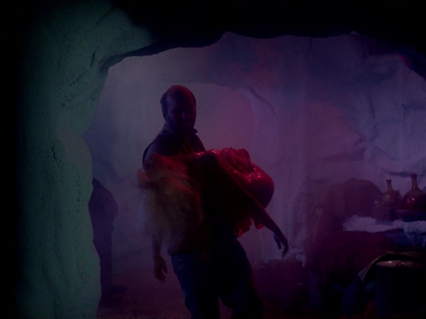ariane179254_StarTrek_1x06_MuddsWomen_2834.jpg