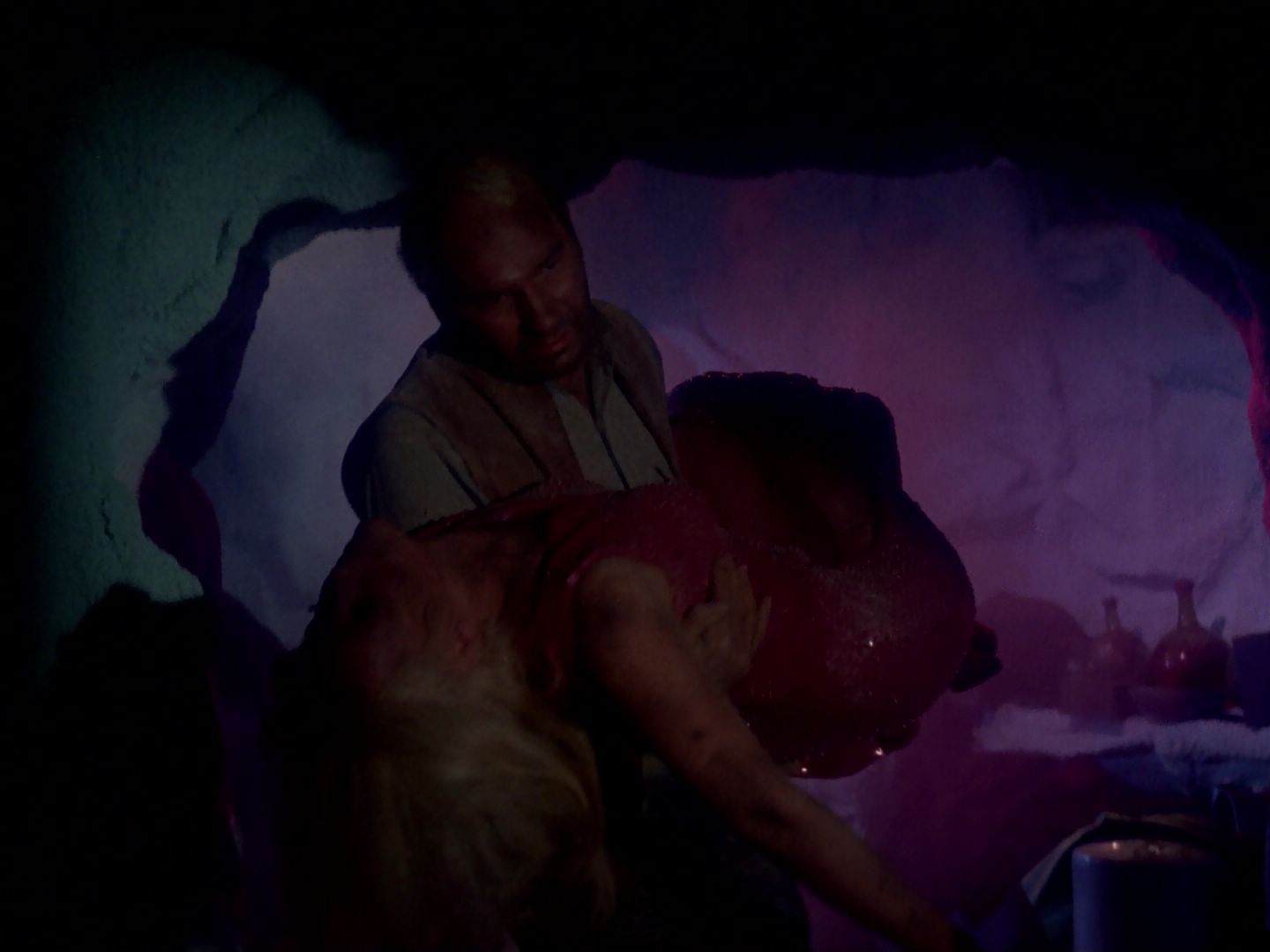 ariane179254_StarTrek_1x06_MuddsWomen_2836.jpg