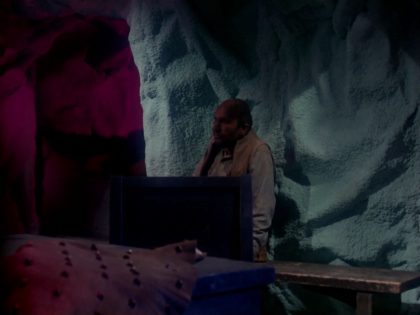 ariane179254_StarTrek_1x06_MuddsWomen_2860.jpg