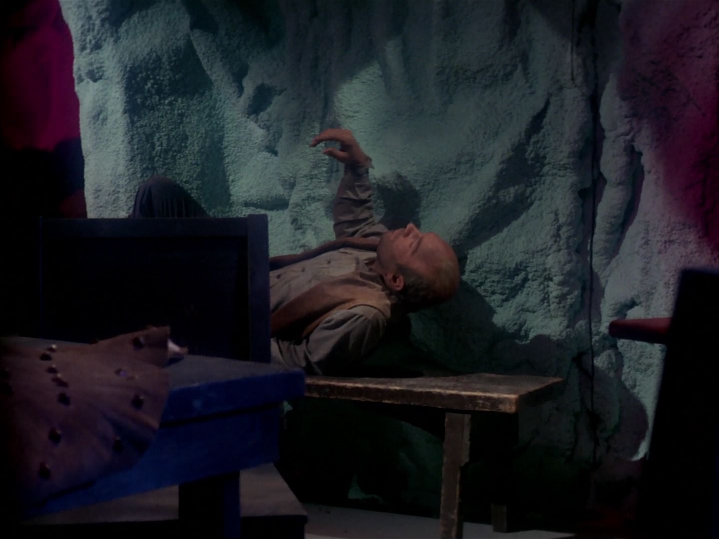 ariane179254_StarTrek_1x06_MuddsWomen_2865.jpg