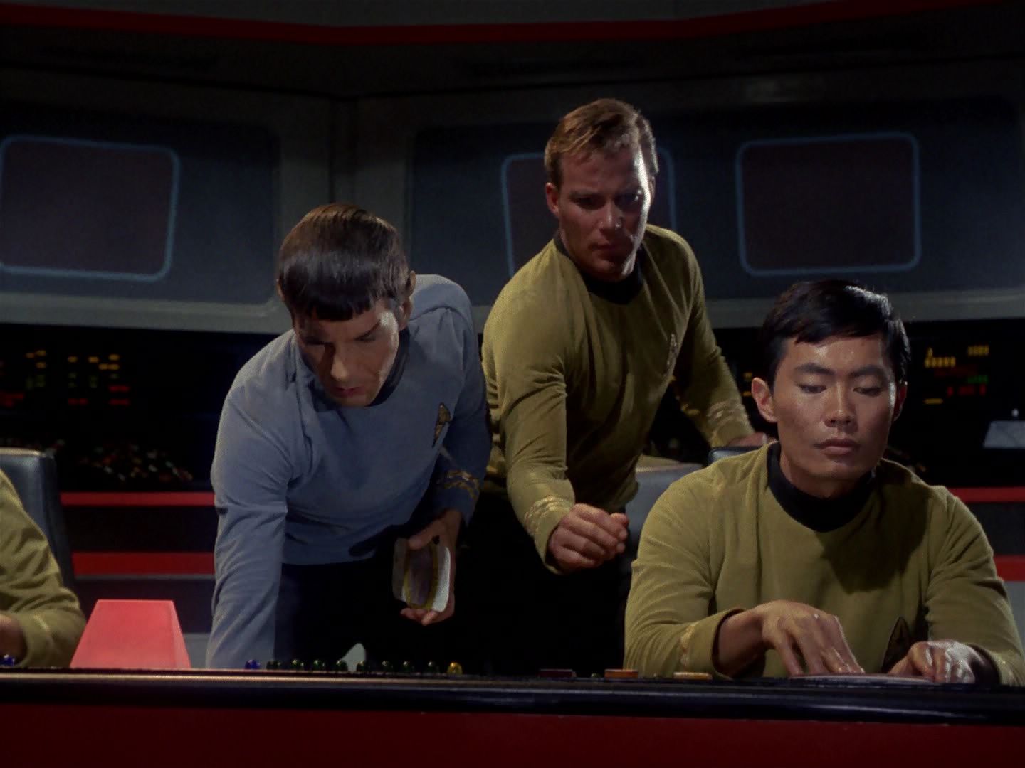 ariane179254_StarTrek_1x06_MuddsWomen_2892.jpg