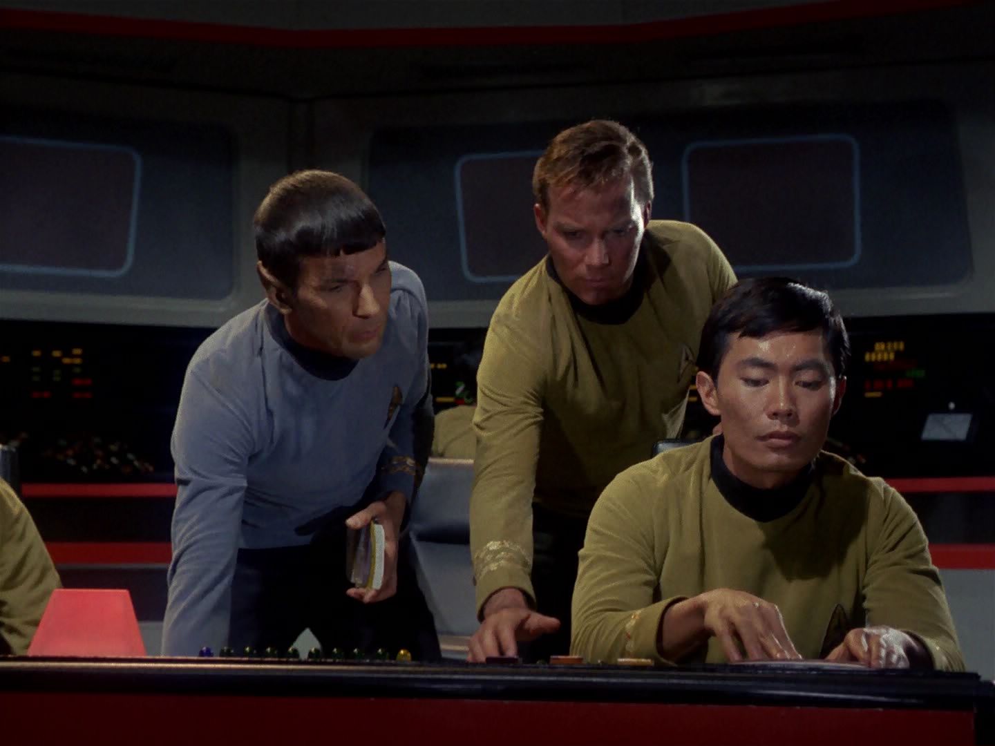 ariane179254_StarTrek_1x06_MuddsWomen_2893.jpg