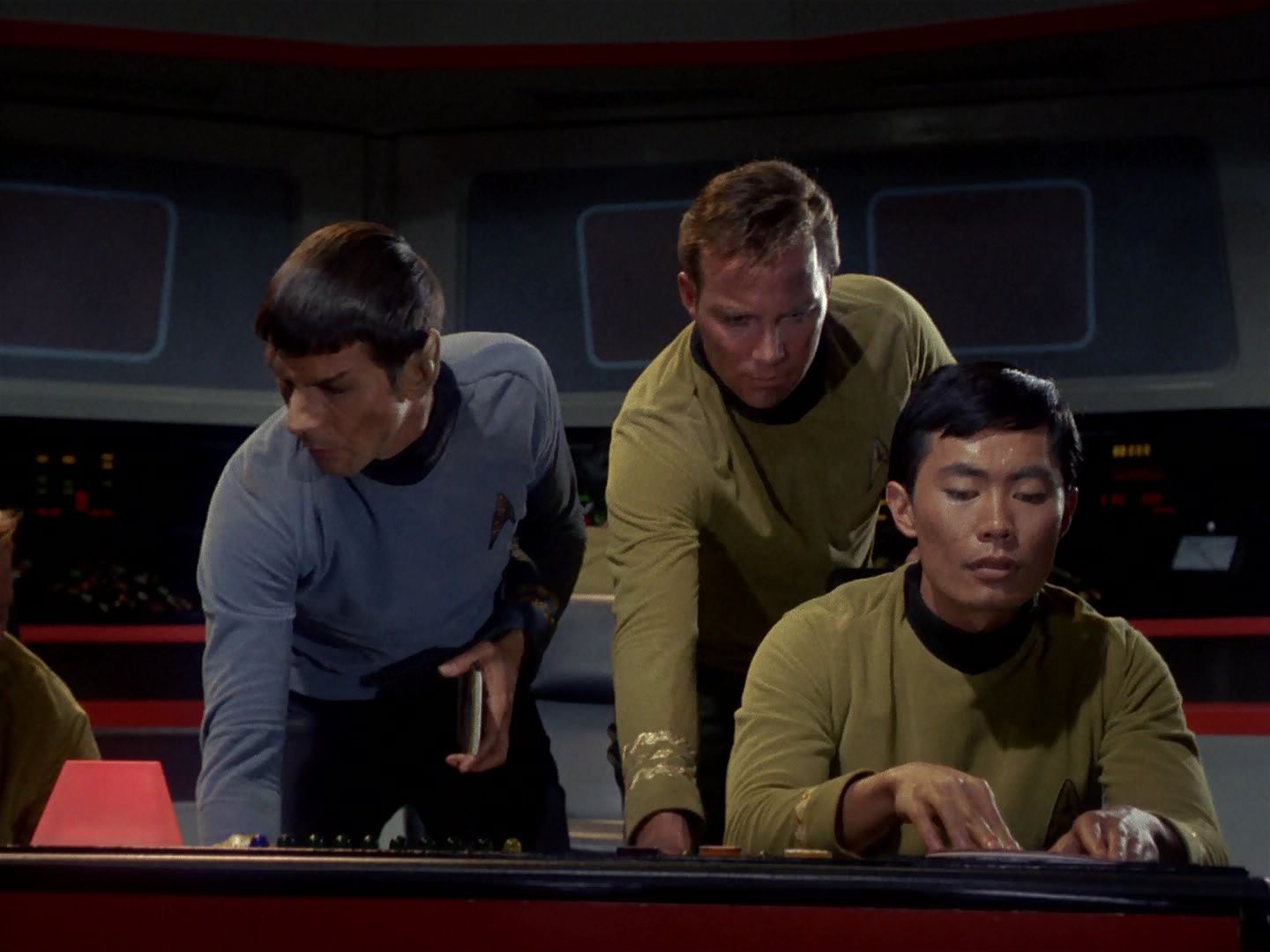 ariane179254_StarTrek_1x06_MuddsWomen_2894.jpg