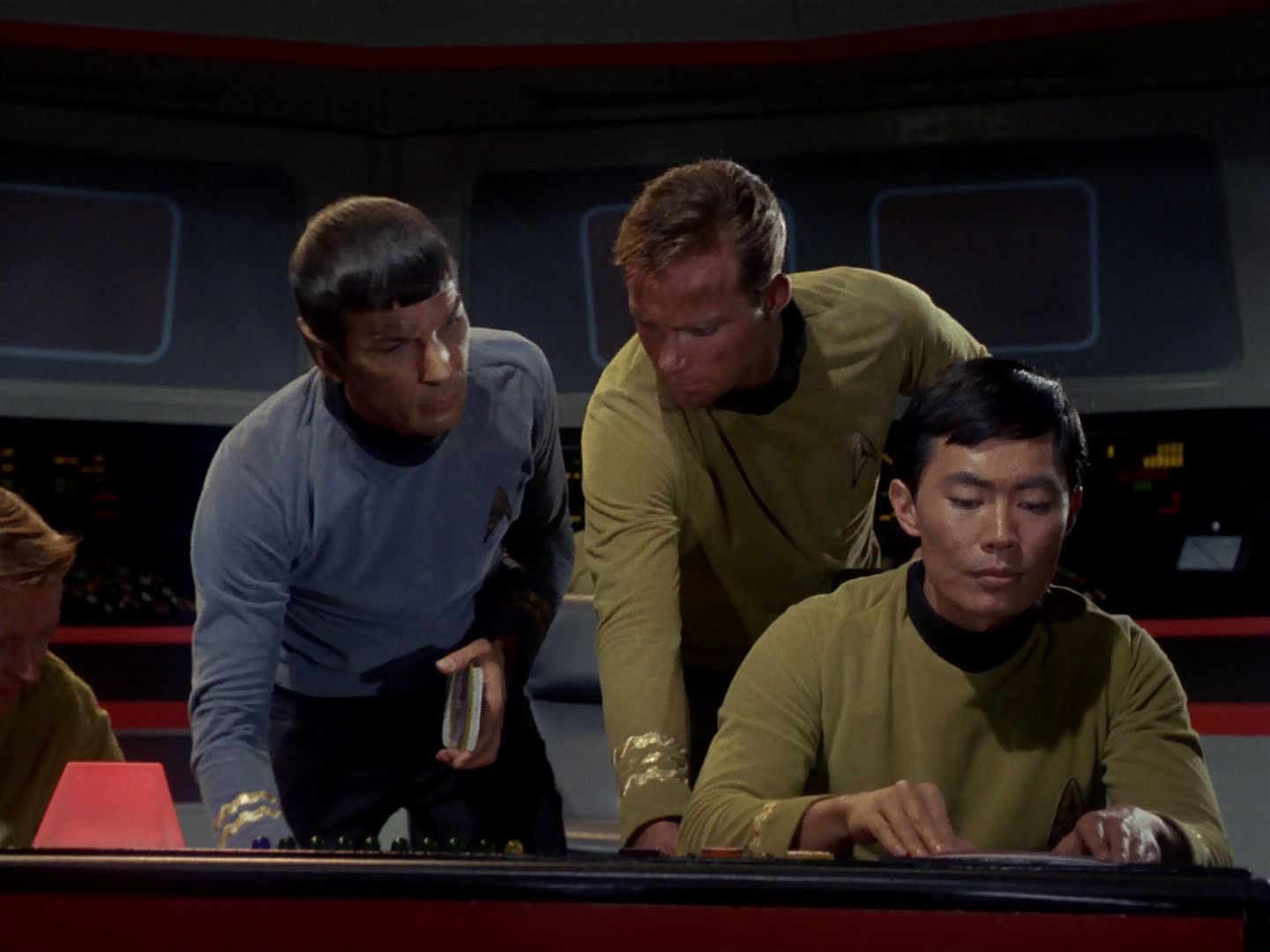 ariane179254_StarTrek_1x06_MuddsWomen_2896.jpg