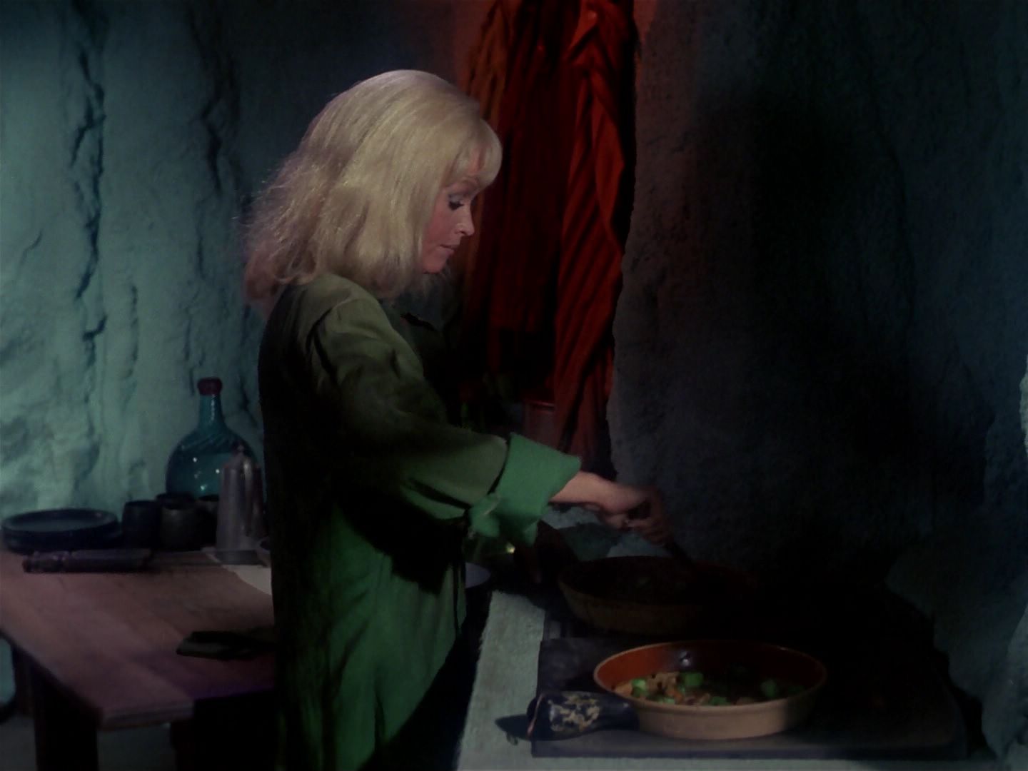 ariane179254_StarTrek_1x06_MuddsWomen_2912.jpg