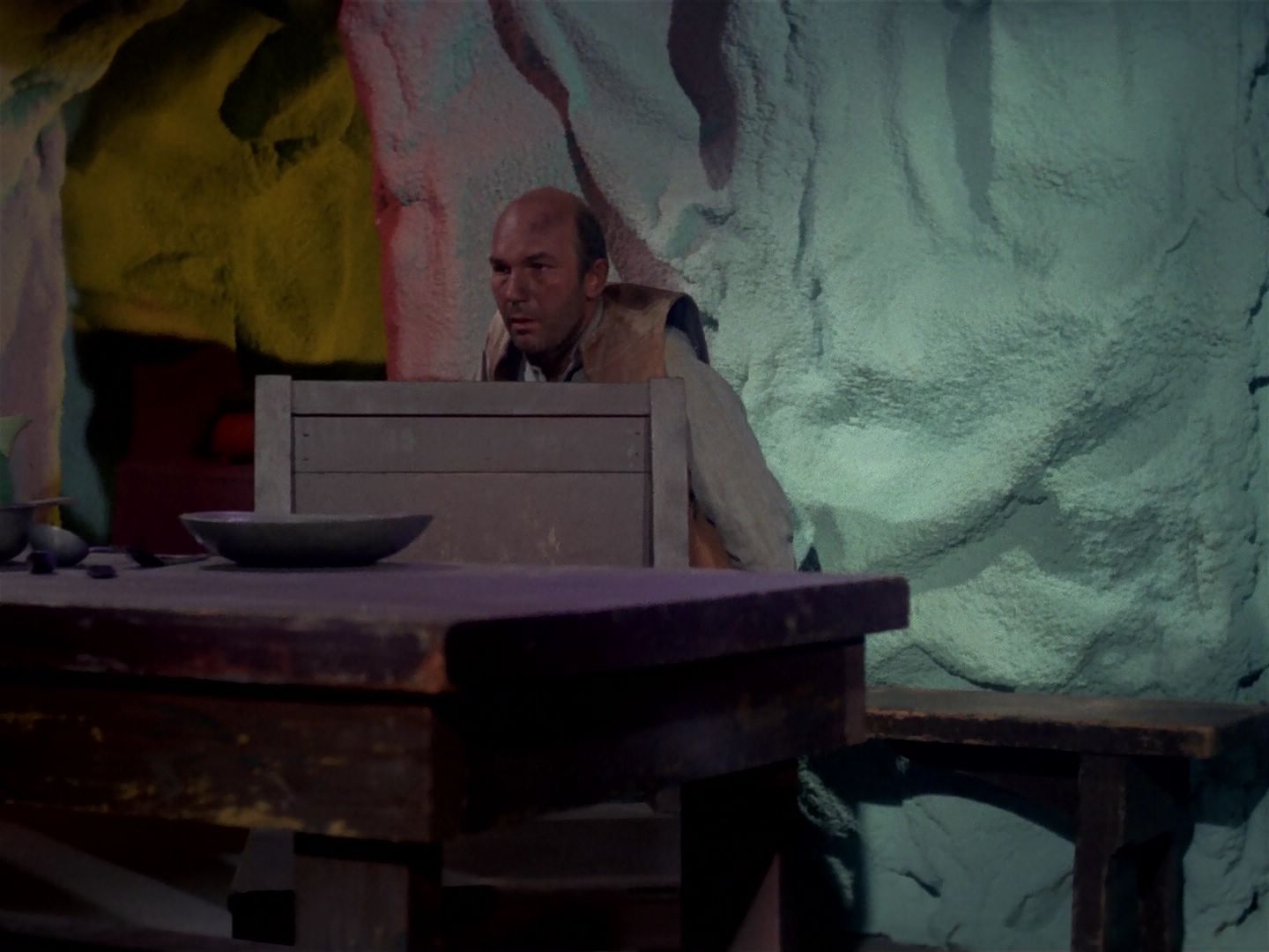 ariane179254_StarTrek_1x06_MuddsWomen_2929.jpg