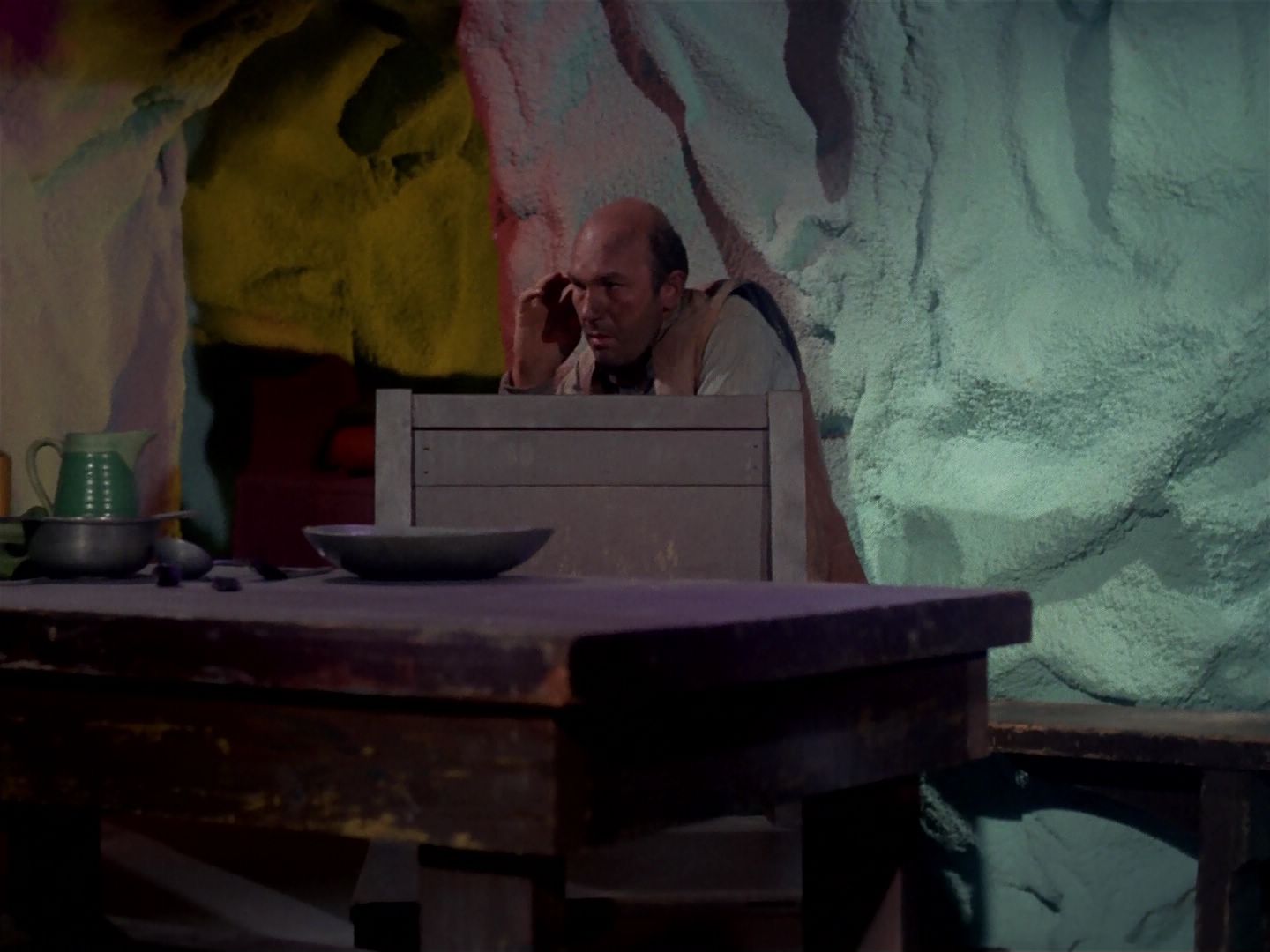 ariane179254_StarTrek_1x06_MuddsWomen_2931.jpg
