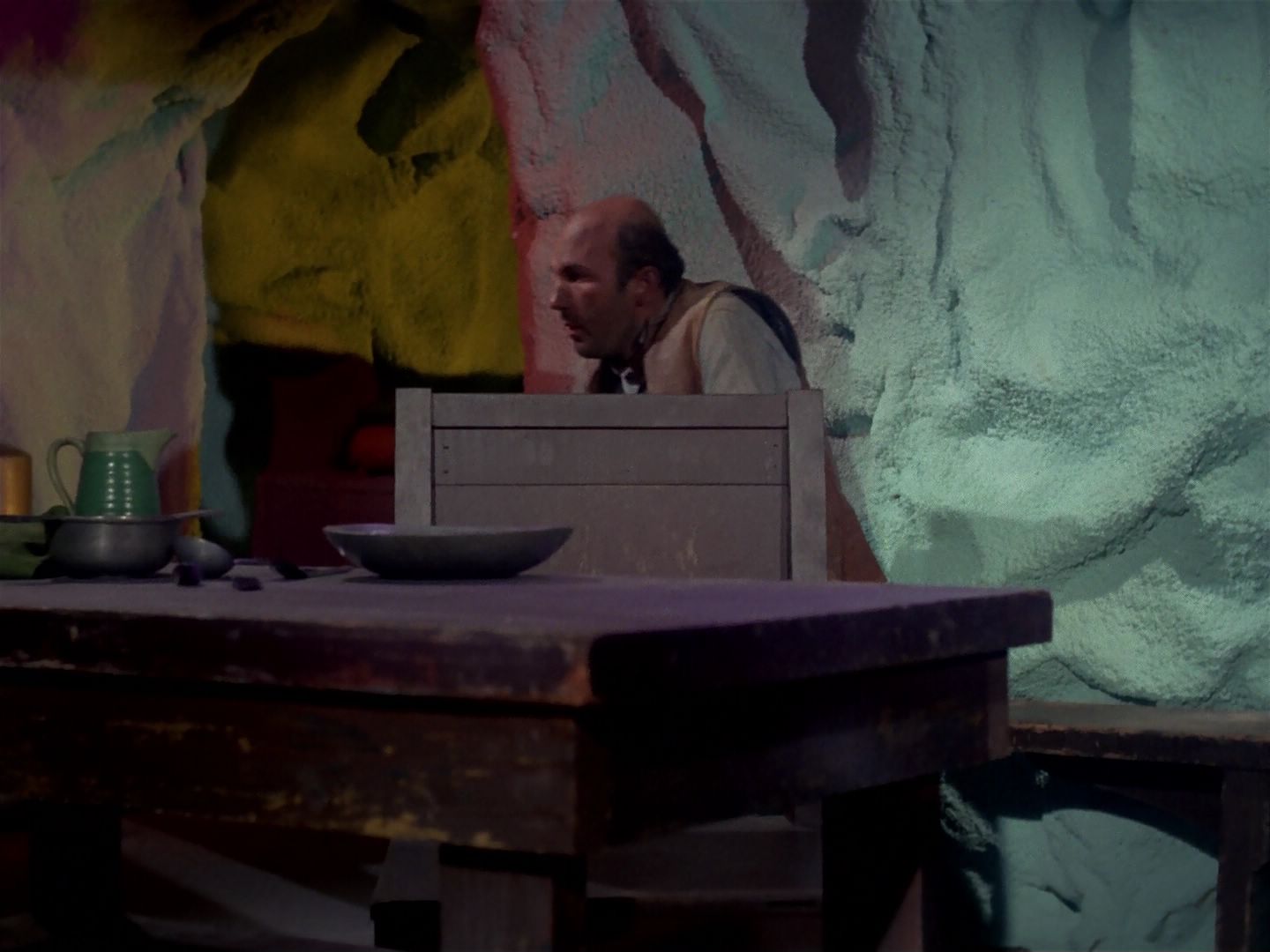 ariane179254_StarTrek_1x06_MuddsWomen_2934.jpg