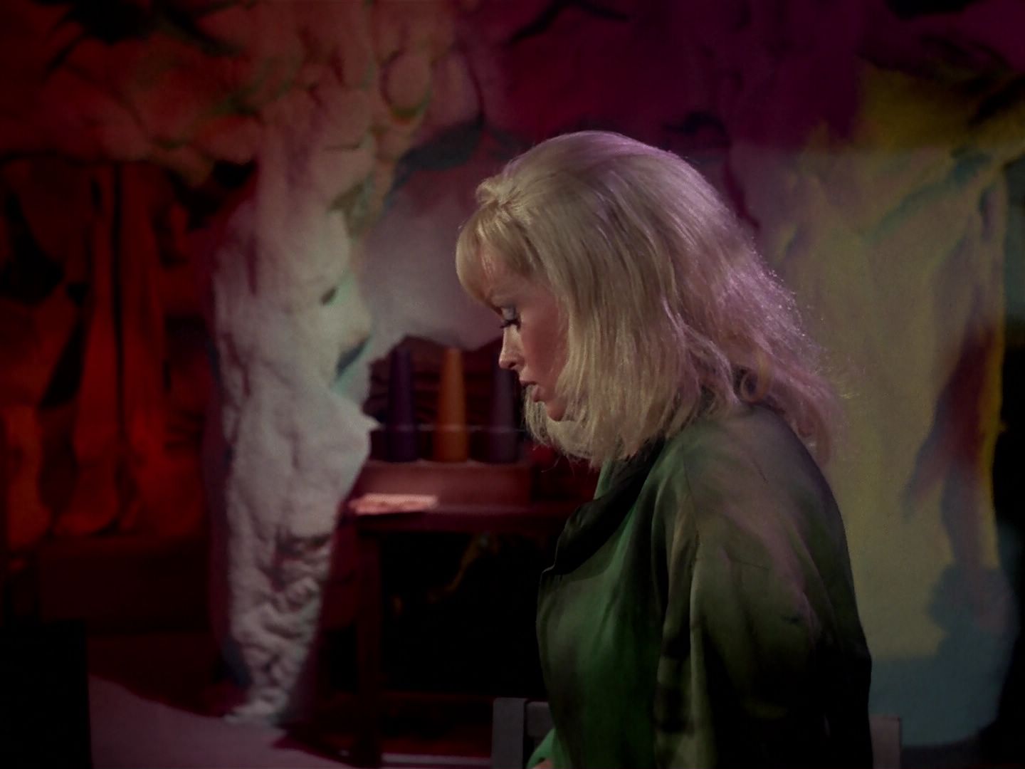 ariane179254_StarTrek_1x06_MuddsWomen_2977.jpg
