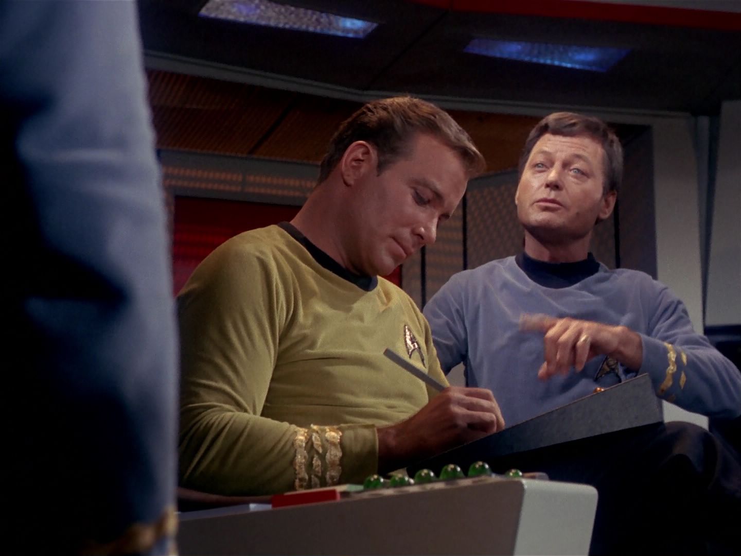 ariane179254_StarTrek_1x06_MuddsWomen_3516.jpg