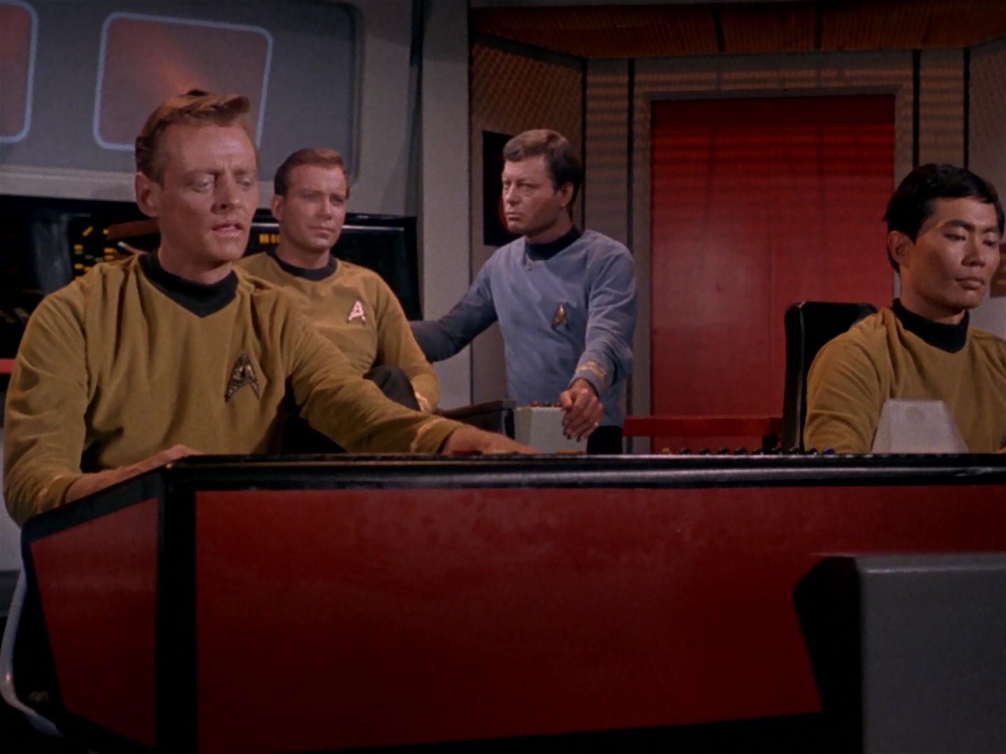 ariane179254_StarTrek_1x06_MuddsWomen_3547.jpg