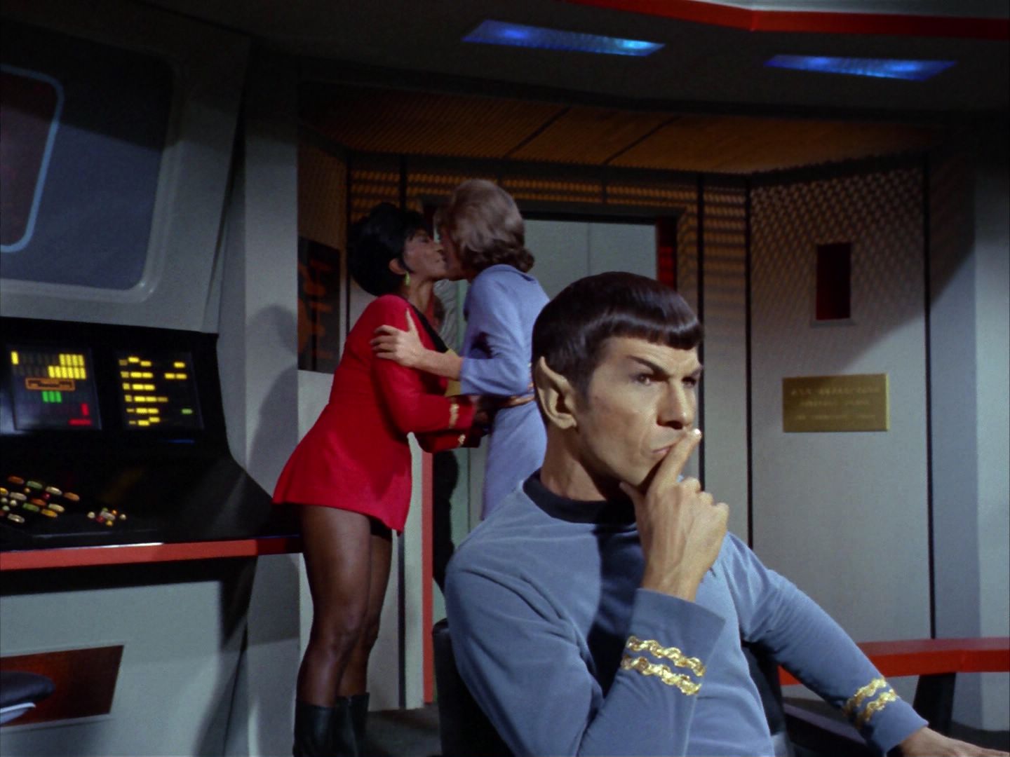 ariane179254_StarTrek_1x07_WhatAreLittleGirlsMadeOf_0255.jpg