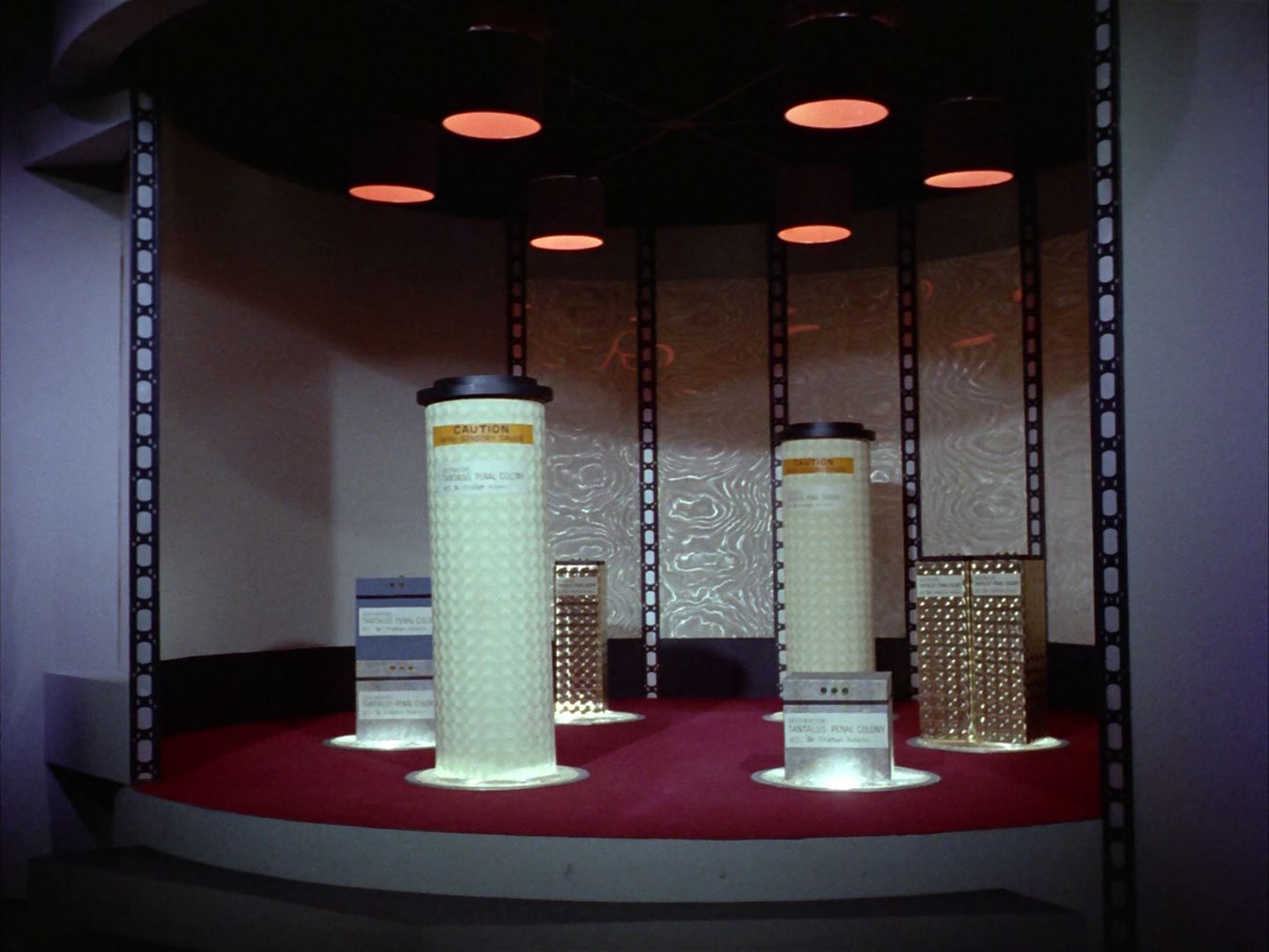 ariane179254_StarTrek_1x09_DaggerOfTheMind_0054.jpg