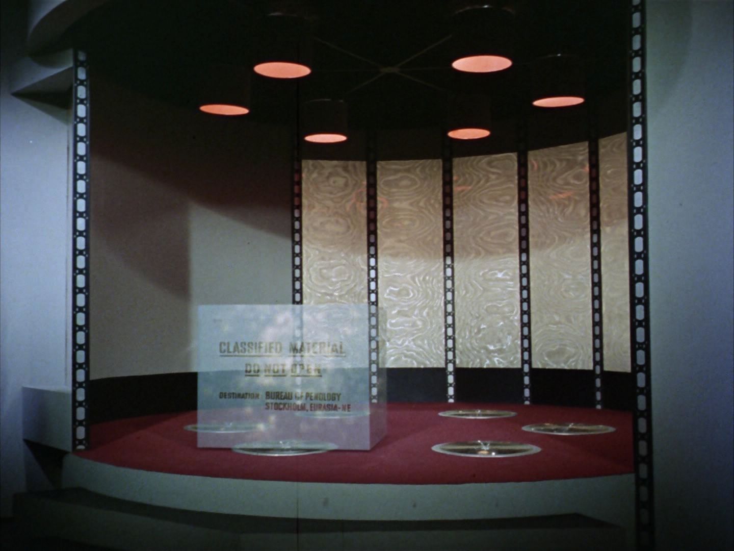 ariane179254_StarTrek_1x09_DaggerOfTheMind_0111.jpg