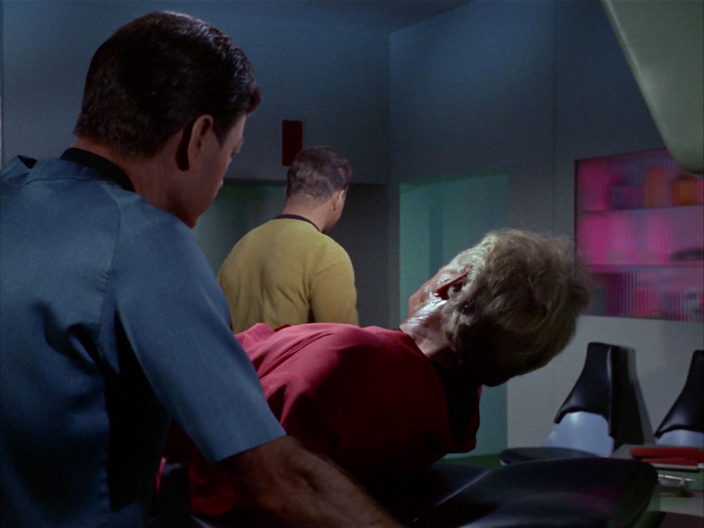ariane179254_StarTrek_1x09_DaggerOfTheMind_0656.jpg
