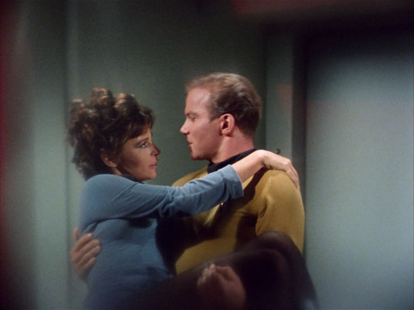 ariane179254_StarTrek_1x09_DaggerOfTheMind_2621.jpg