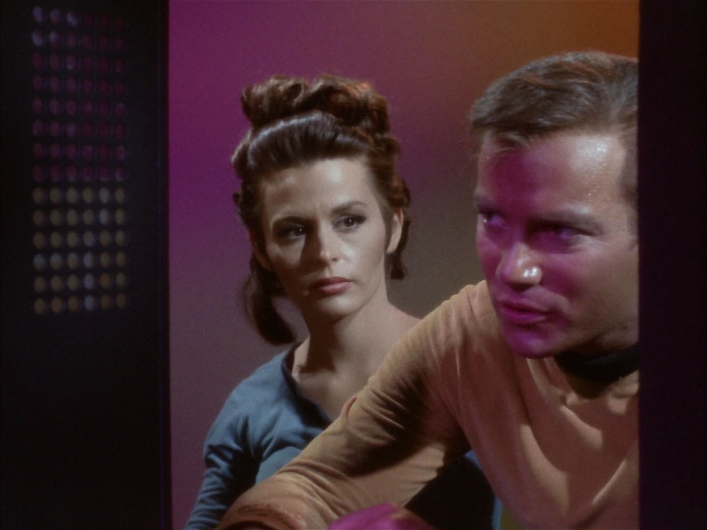 ariane179254_StarTrek_1x09_DaggerOfTheMind_2964.jpg