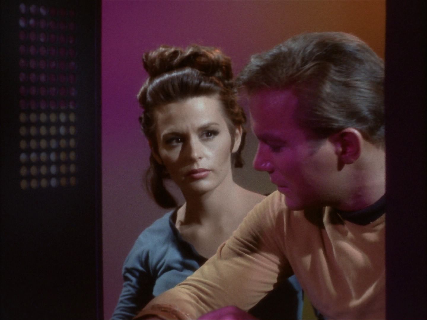 ariane179254_StarTrek_1x09_DaggerOfTheMind_2969.jpg