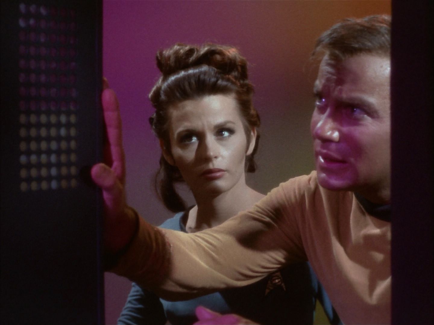 ariane179254_StarTrek_1x09_DaggerOfTheMind_2976.jpg