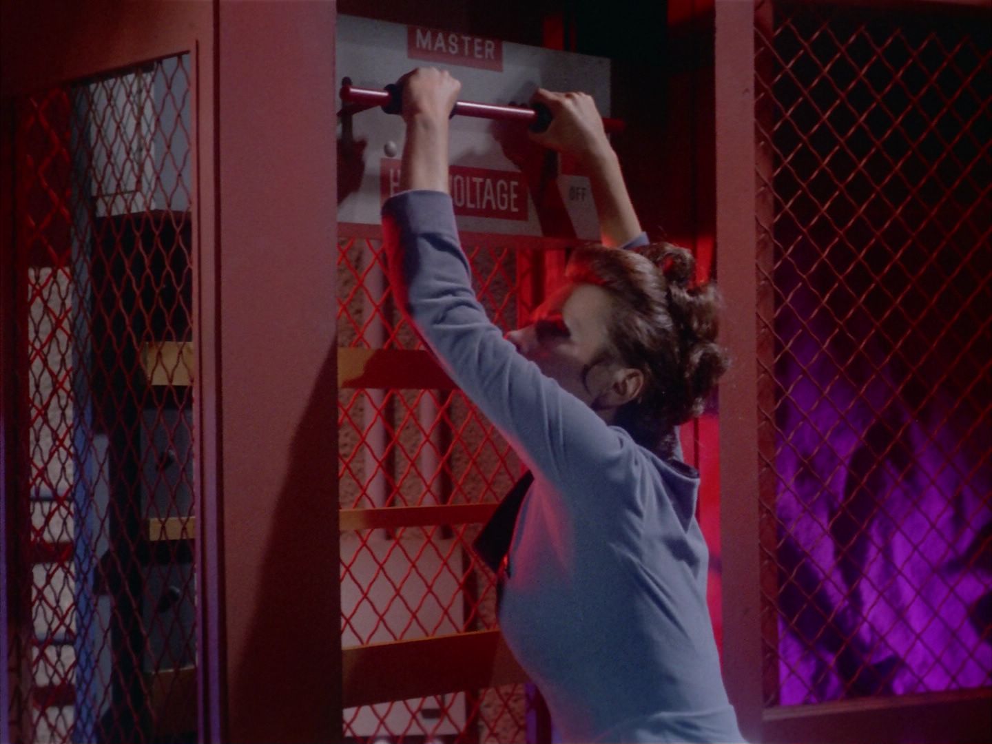 ariane179254_StarTrek_1x09_DaggerOfTheMind_3205.jpg