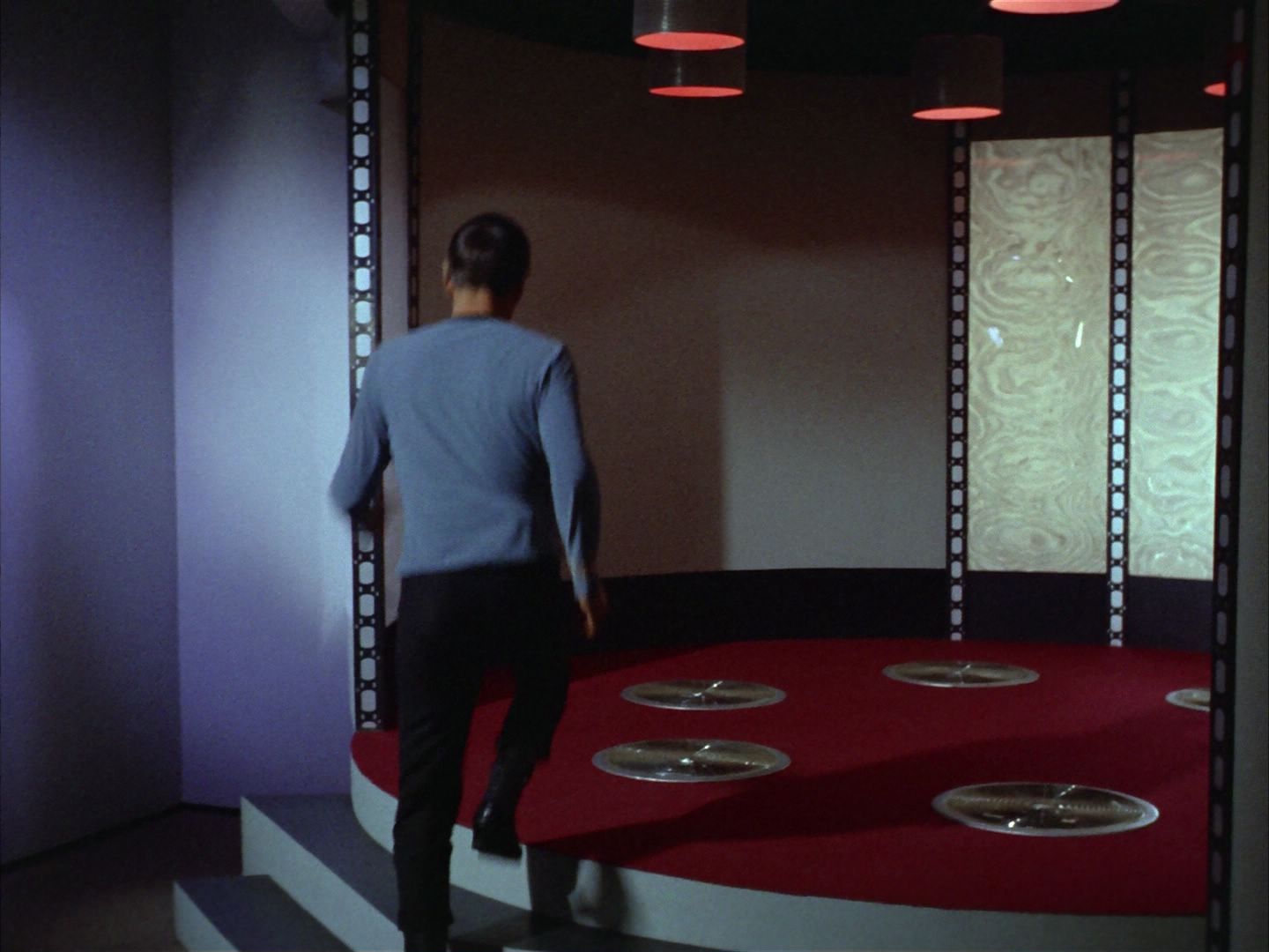 ariane179254_StarTrek_1x09_DaggerOfTheMind_3262.jpg