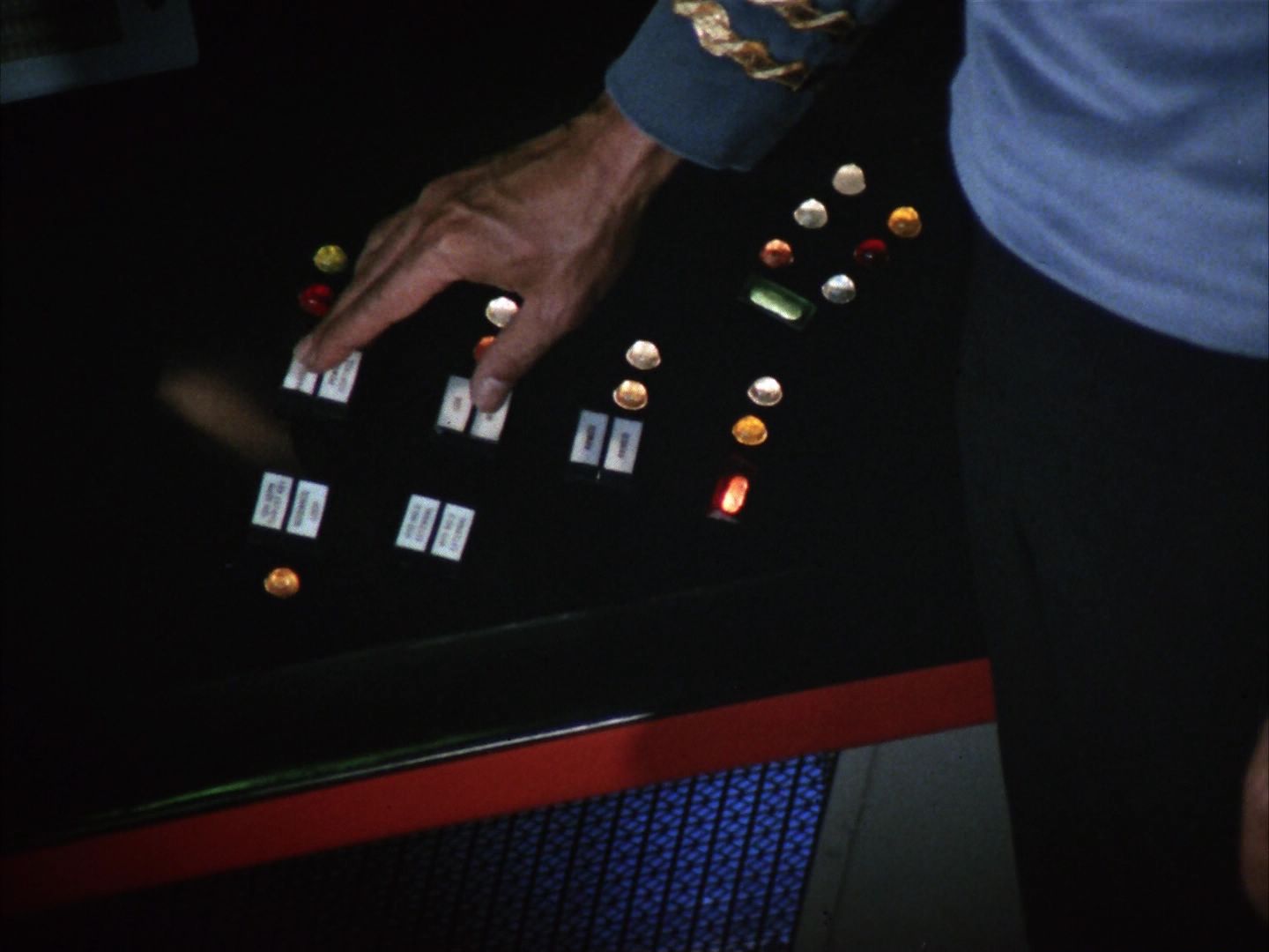 ariane179254_StarTrek_1x10_TheCorbomiteManouver_0018.jpg