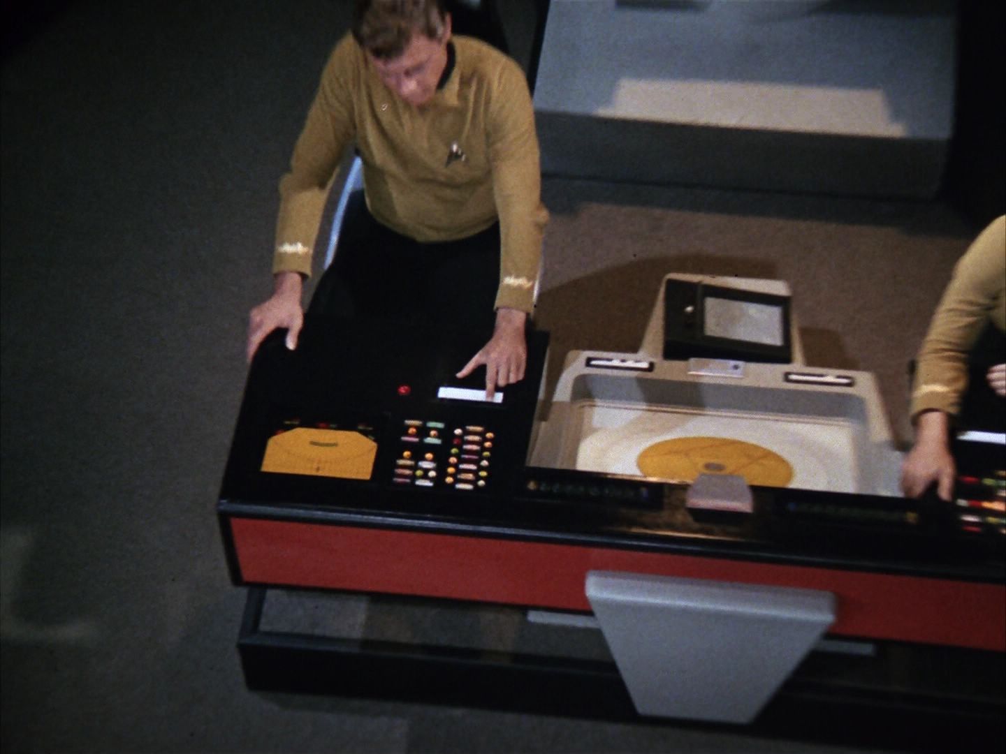 ariane179254_StarTrek_1x10_TheCorbomiteManouver_0028.jpg