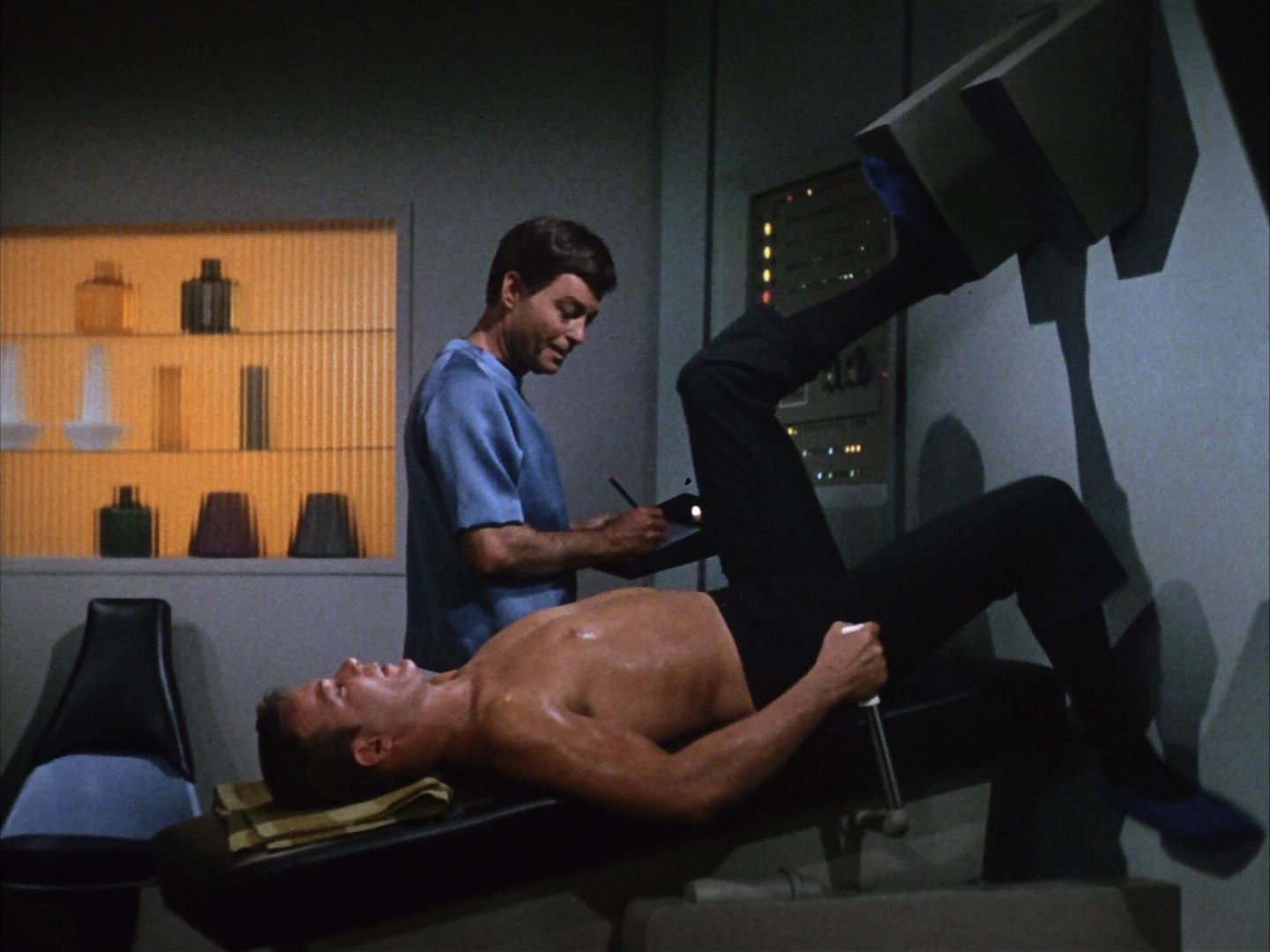 ariane179254_StarTrek_1x10_TheCorbomiteManouver_0289.jpg