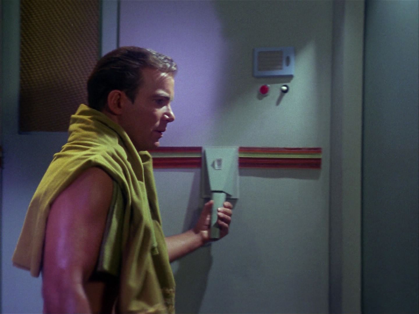ariane179254_StarTrek_1x10_TheCorbomiteManouver_0408.jpg