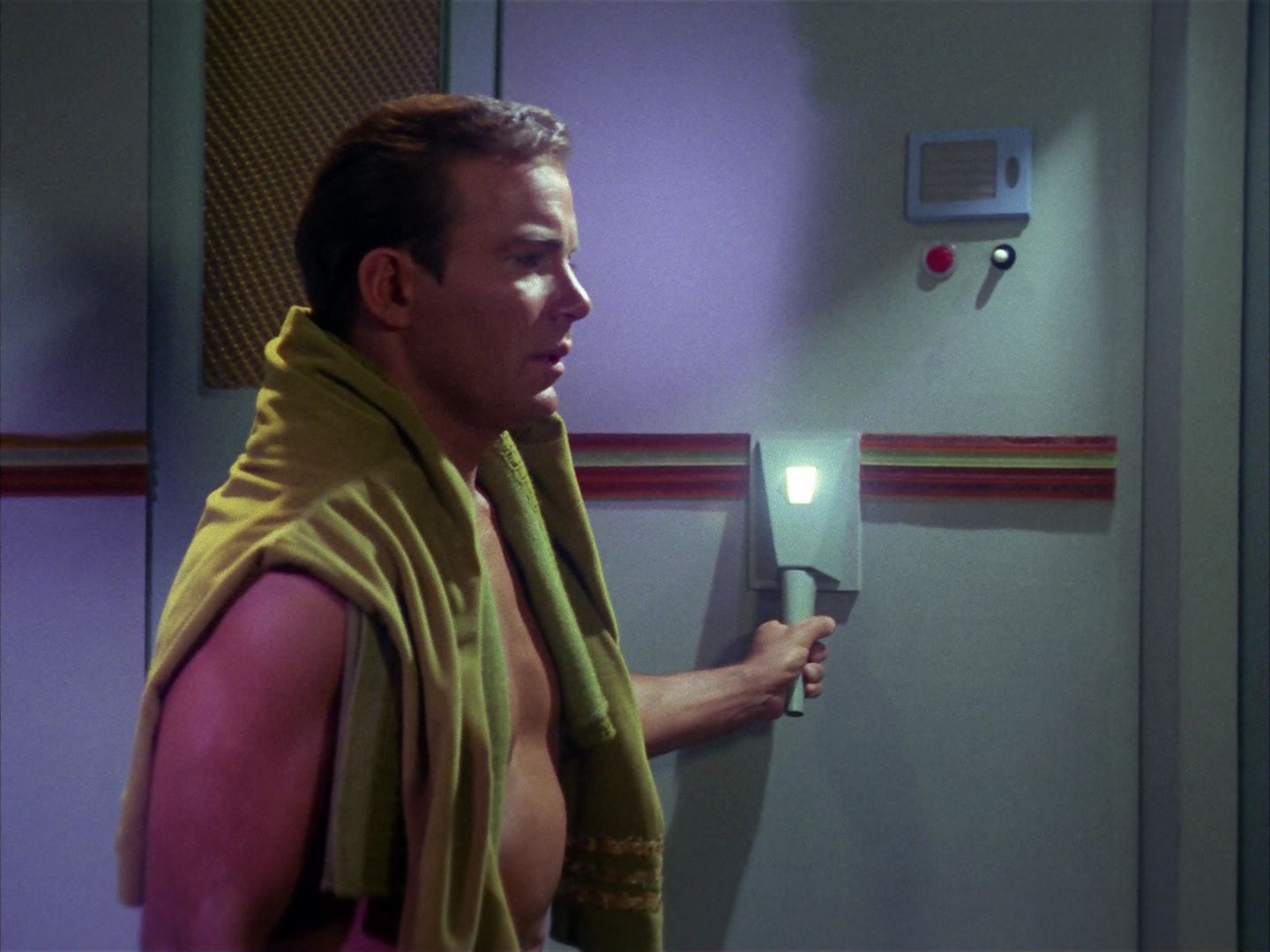 ariane179254_StarTrek_1x10_TheCorbomiteManouver_0409.jpg