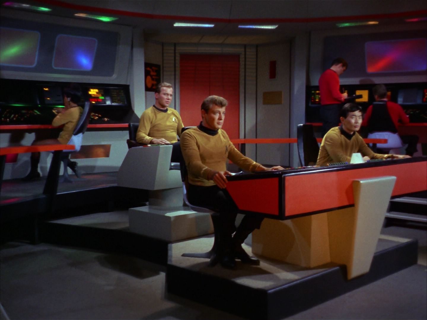 ariane179254_StarTrek_1x10_TheCorbomiteManouver_0703.jpg