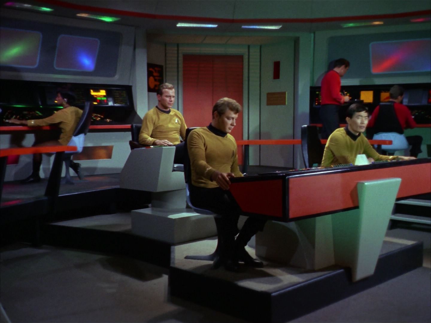 ariane179254_StarTrek_1x10_TheCorbomiteManouver_0706.jpg