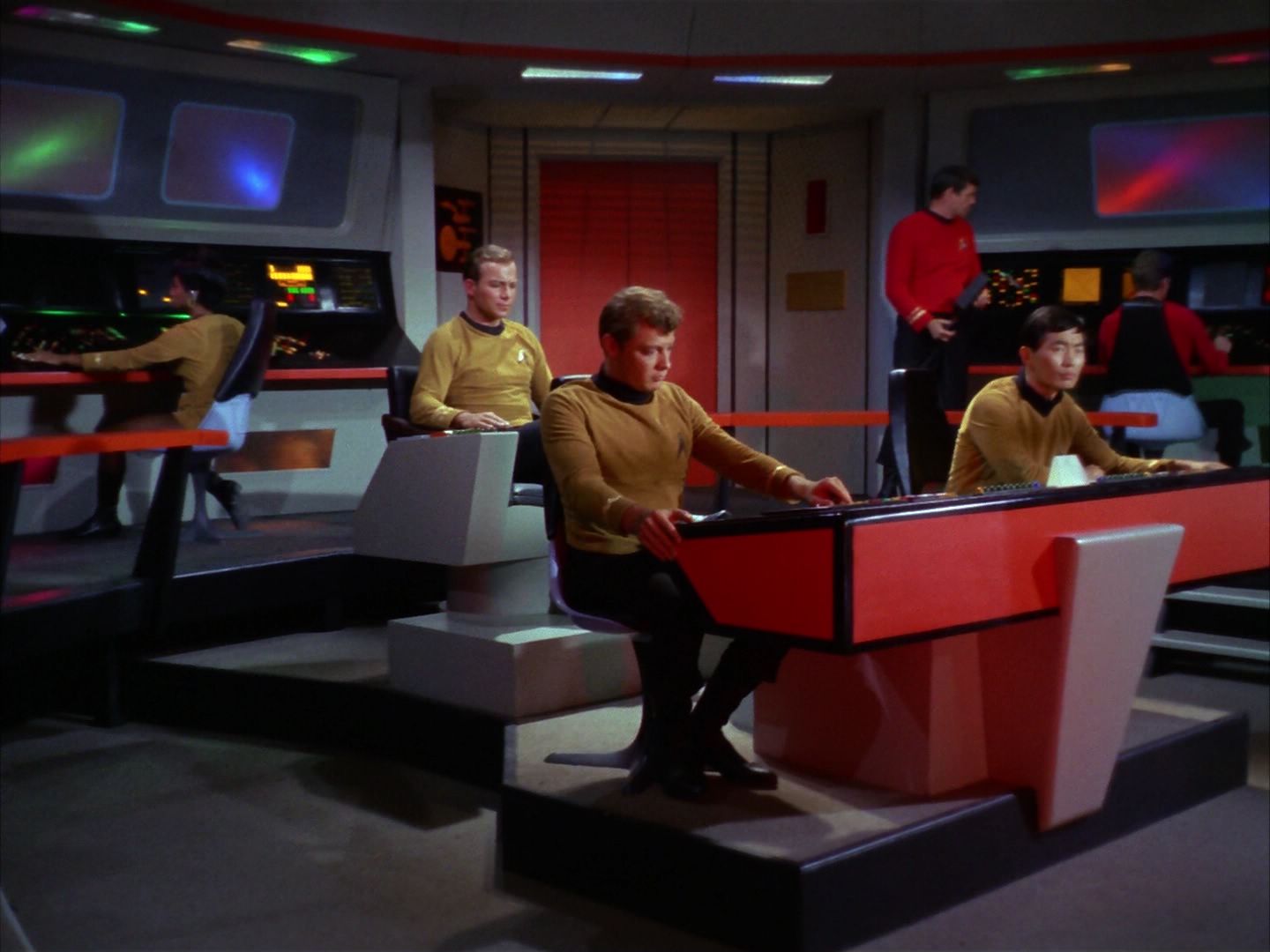 ariane179254_StarTrek_1x10_TheCorbomiteManouver_0707.jpg
