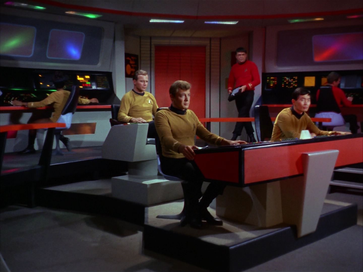 ariane179254_StarTrek_1x10_TheCorbomiteManouver_0708.jpg