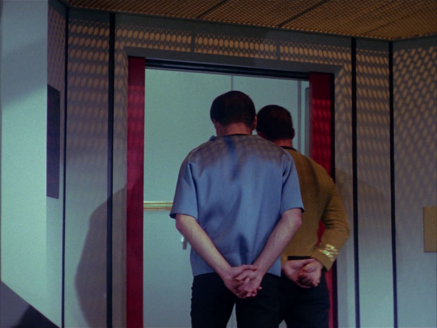 ariane179254_StarTrek_1x10_TheCorbomiteManouver_1044.jpg
