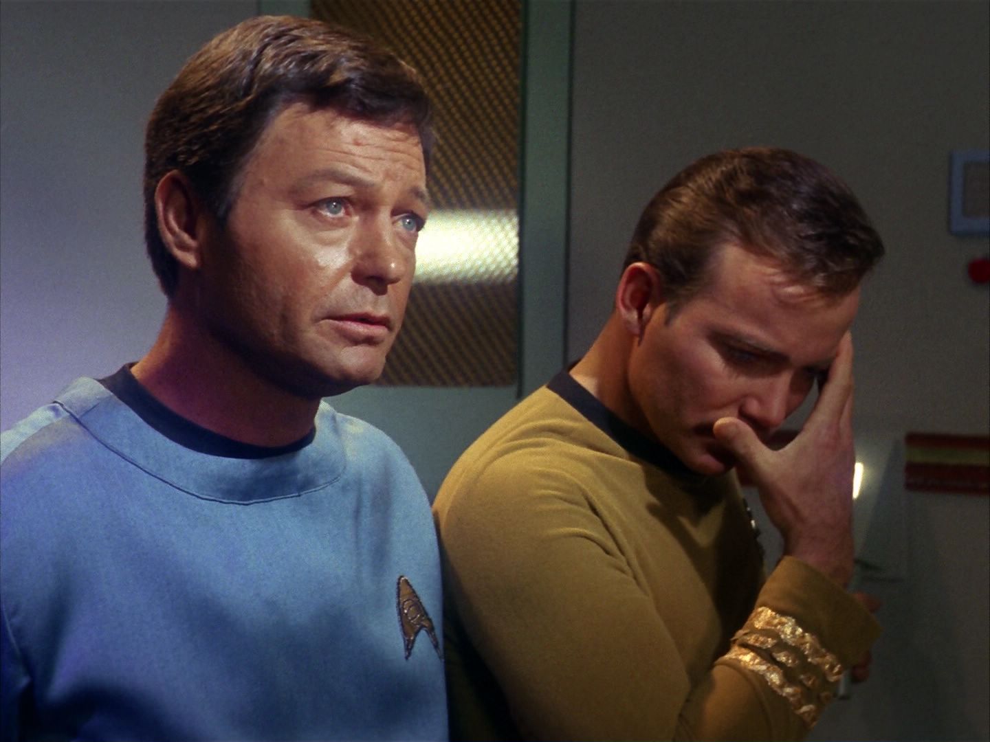 ariane179254_StarTrek_1x10_TheCorbomiteManouver_1073.jpg