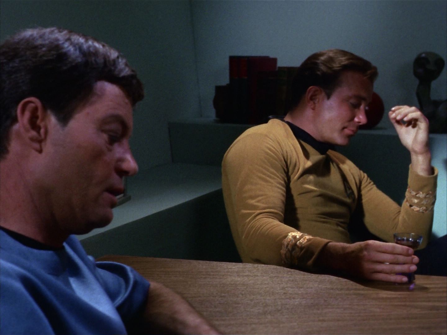 ariane179254_StarTrek_1x10_TheCorbomiteManouver_1122.jpg