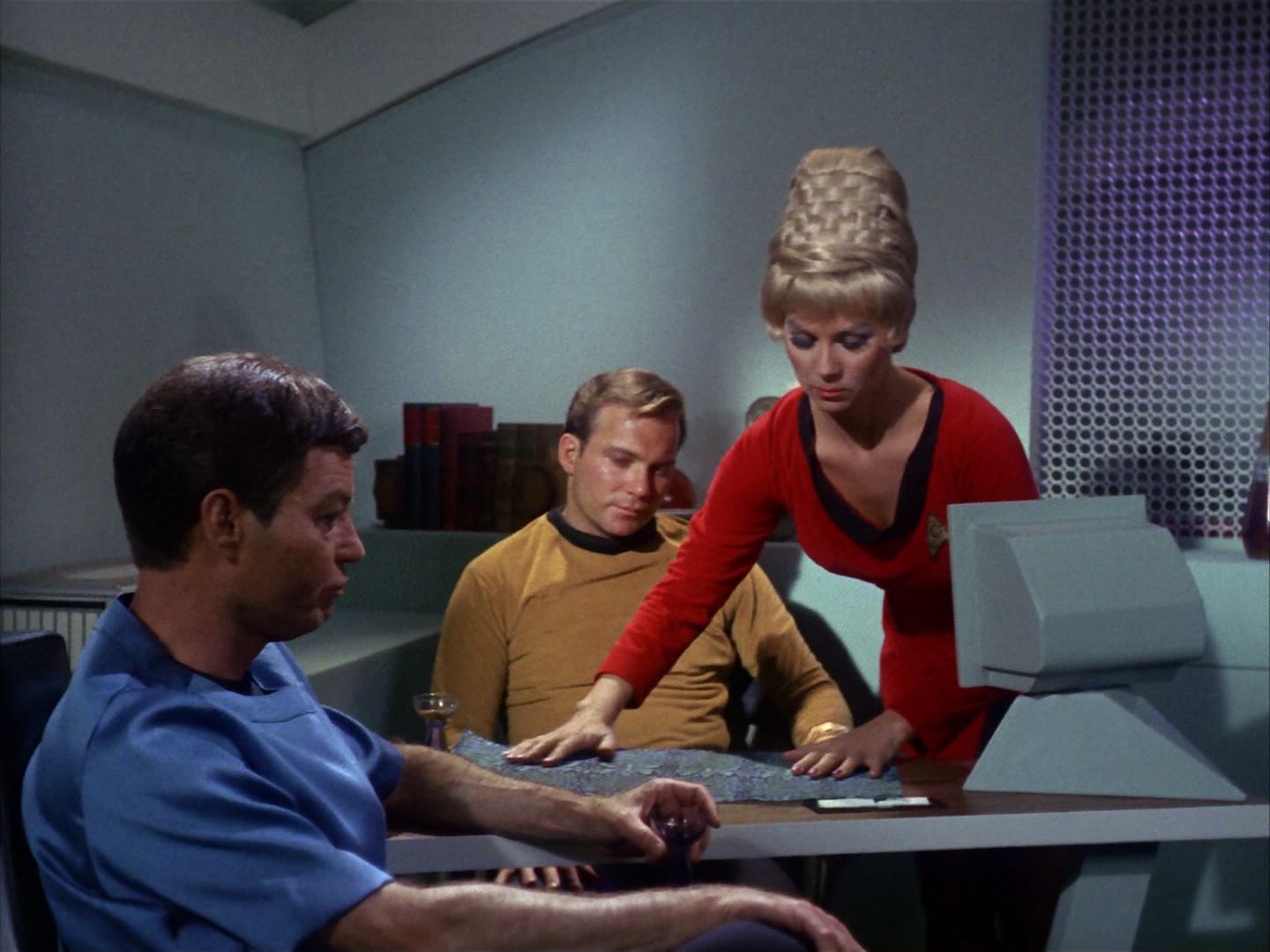 ariane179254_StarTrek_1x10_TheCorbomiteManouver_1172.jpg