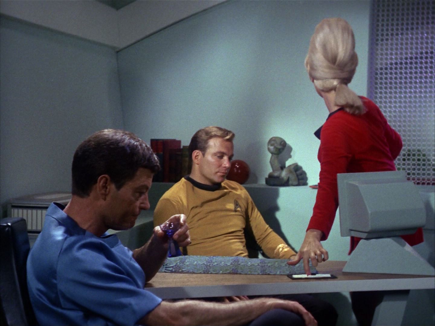 ariane179254_StarTrek_1x10_TheCorbomiteManouver_1174.jpg