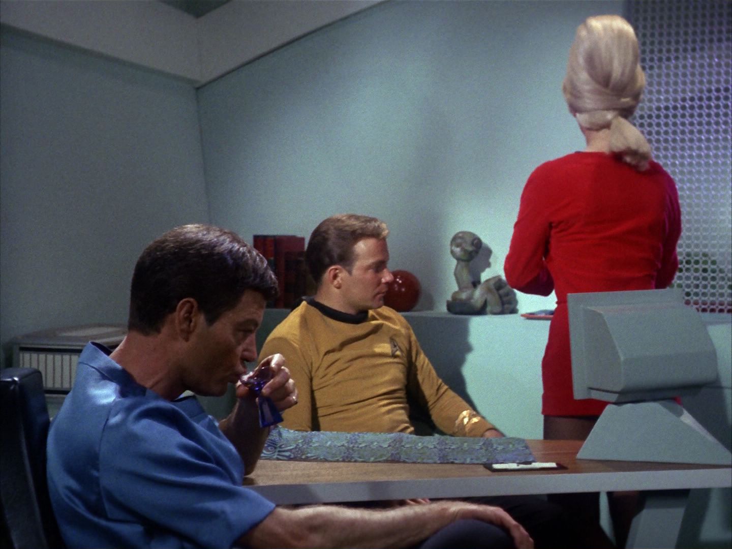 ariane179254_StarTrek_1x10_TheCorbomiteManouver_1175.jpg