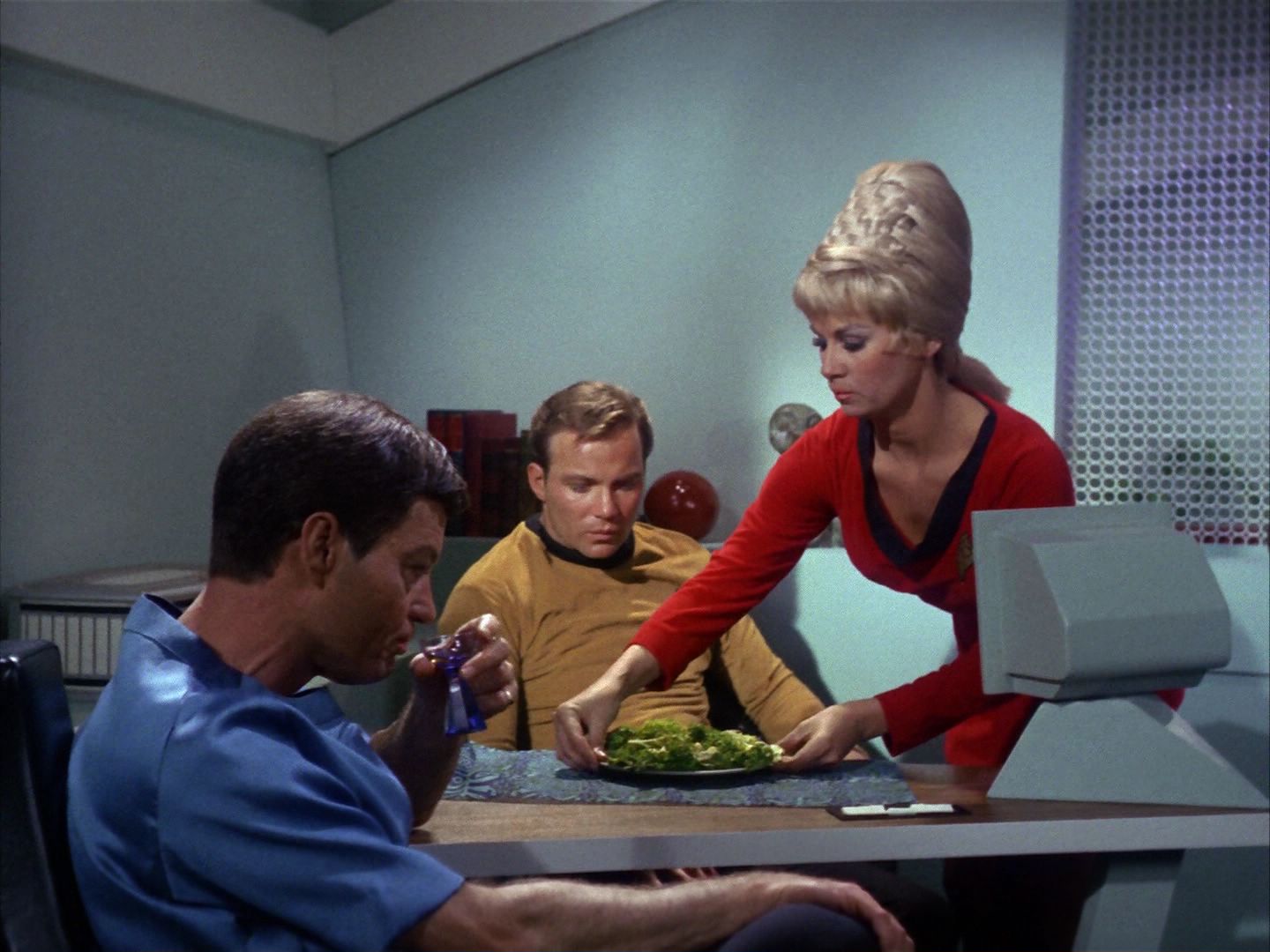ariane179254_StarTrek_1x10_TheCorbomiteManouver_1177.jpg